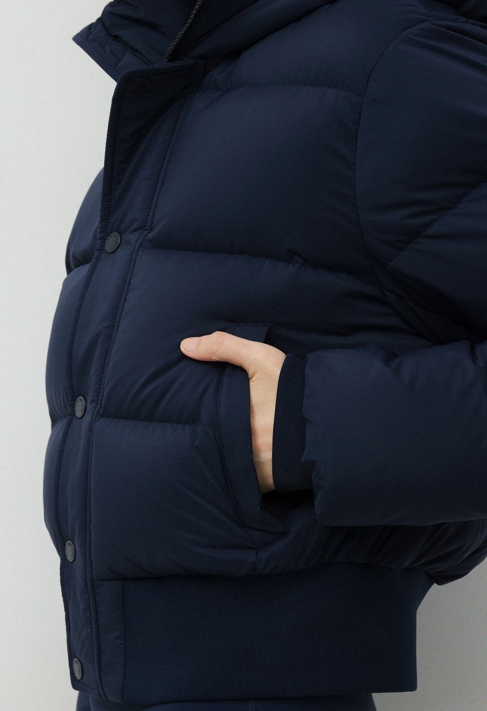 The Super Chalet Puff™ - cliMATTE™ - ADMIRAL NAVY/ BLACK