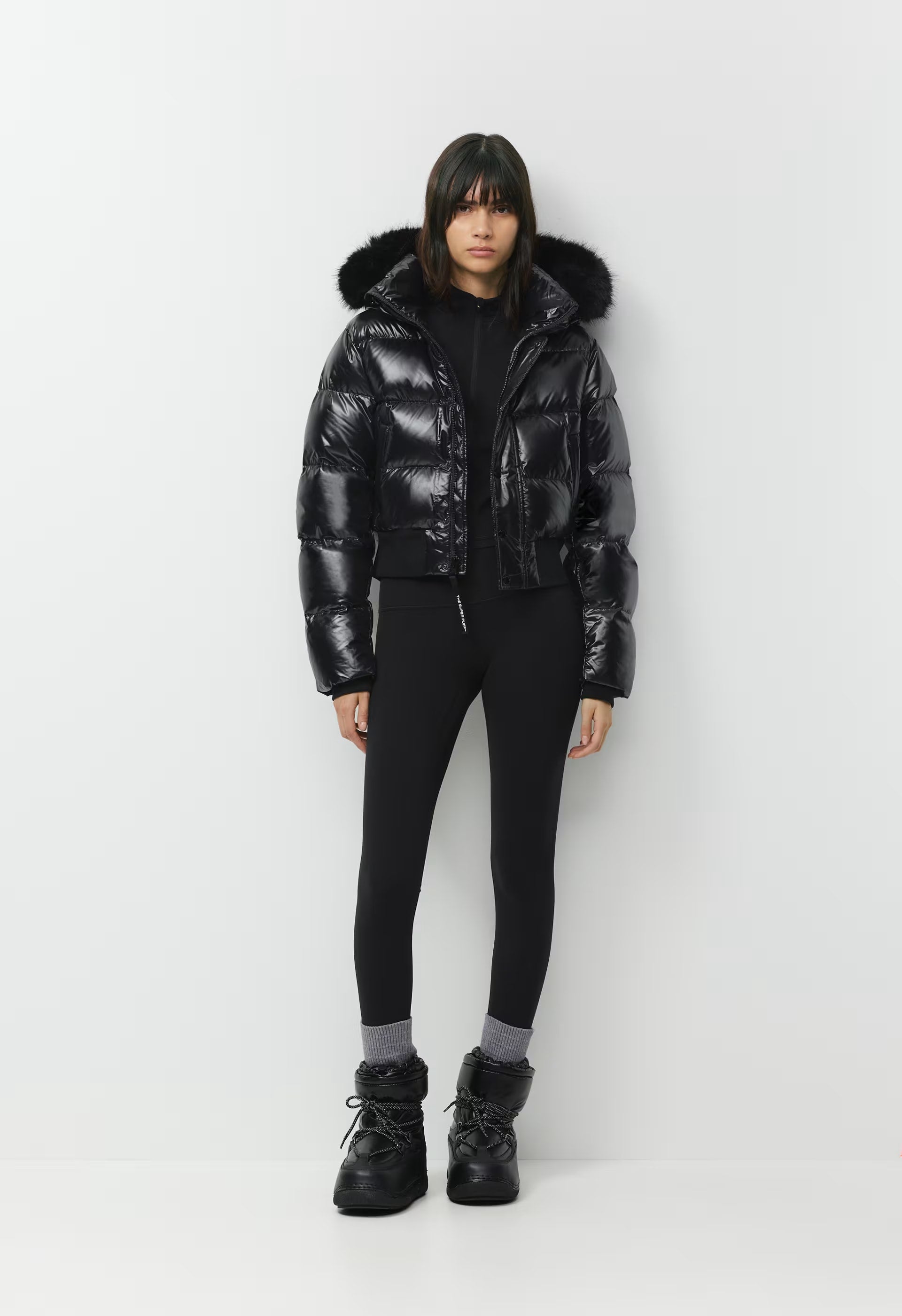 The Super Chalet Puff™ - Hi-Gloss - BLACK/BLACK