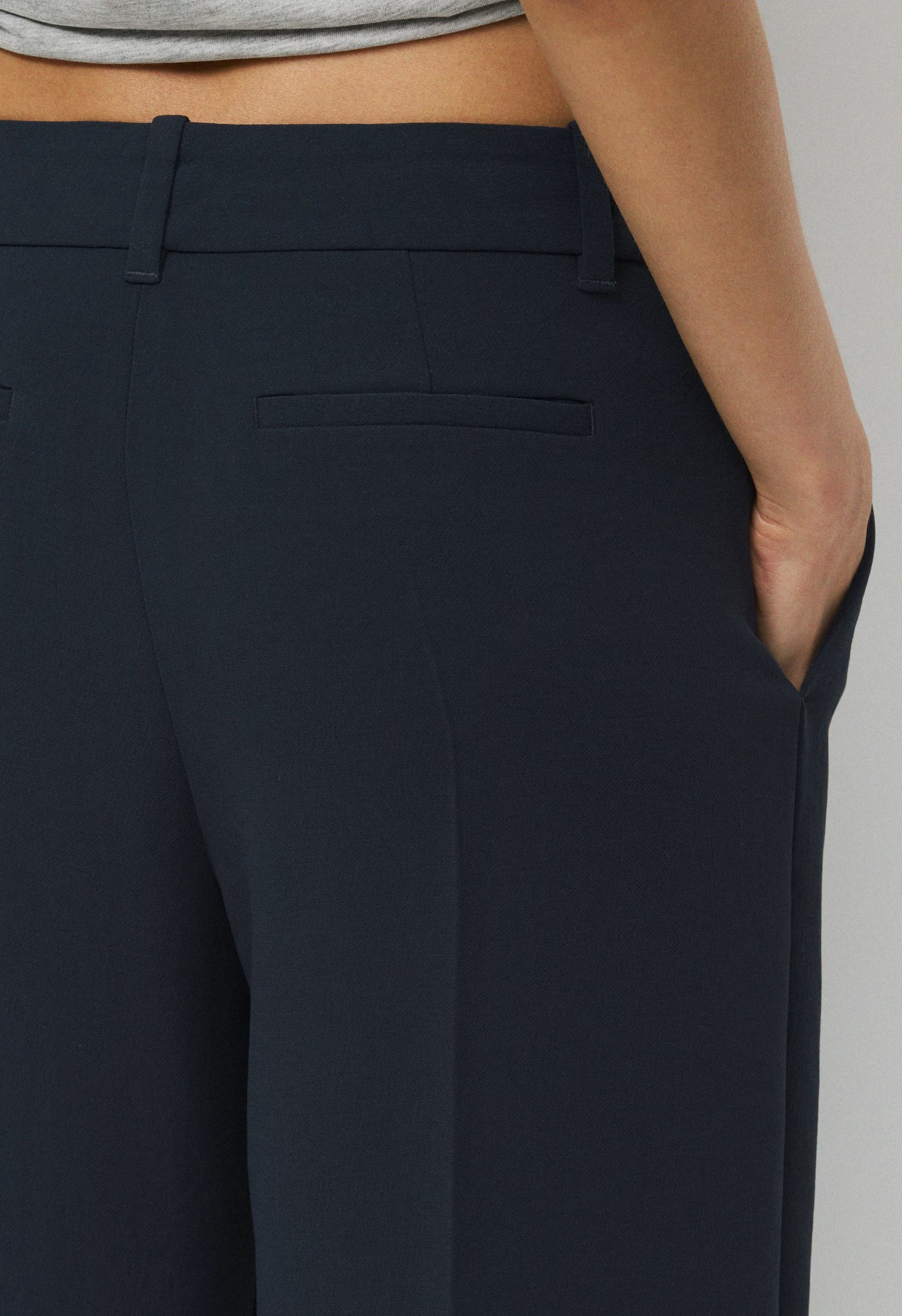 The Effortless Pant™ Lo-Rise - Crepette™ - DARK NIGHT NAVY