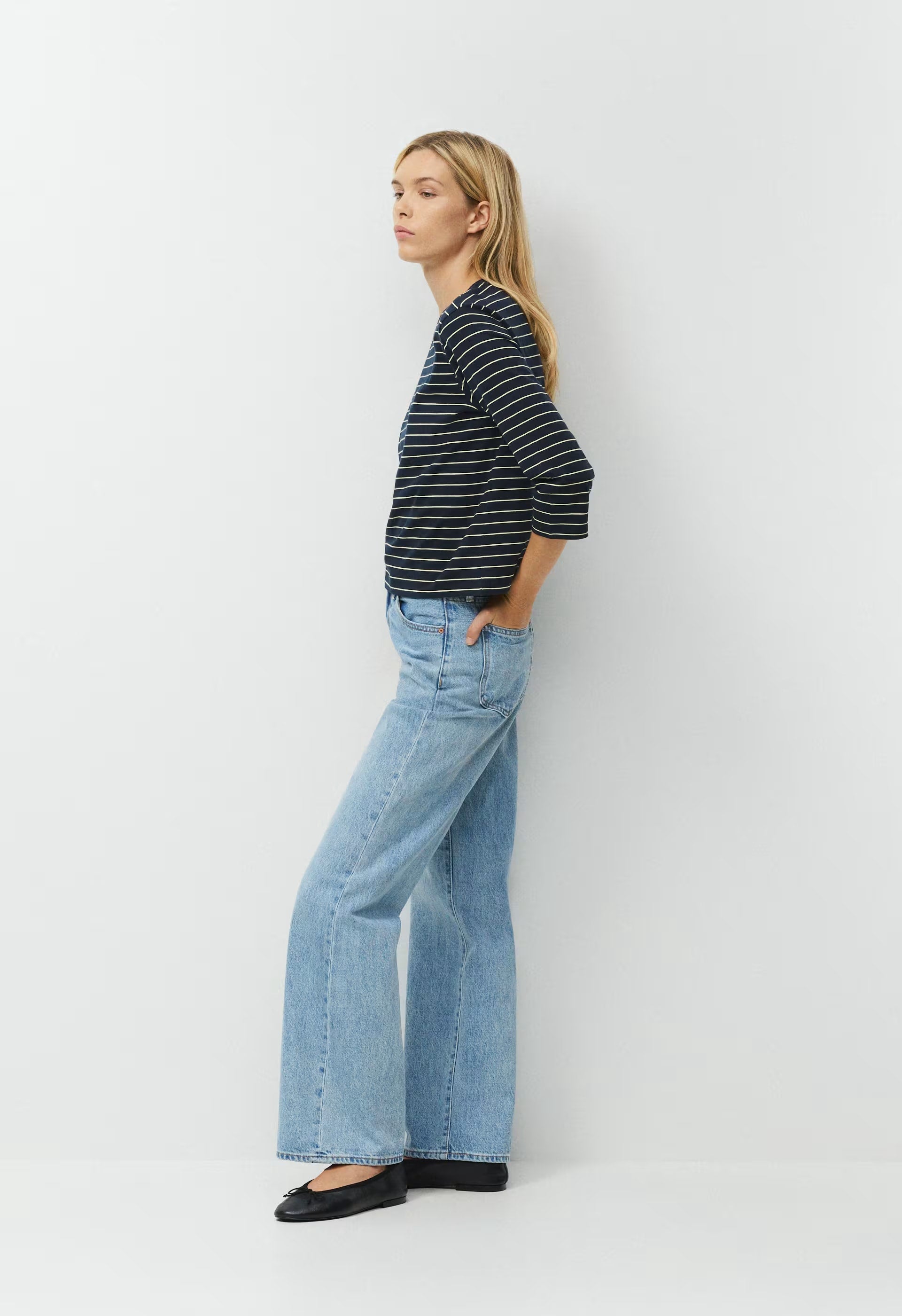 Denim Forum The Farrah Hi-Rise Wide Jean - VNTGE MD DARK BLUE