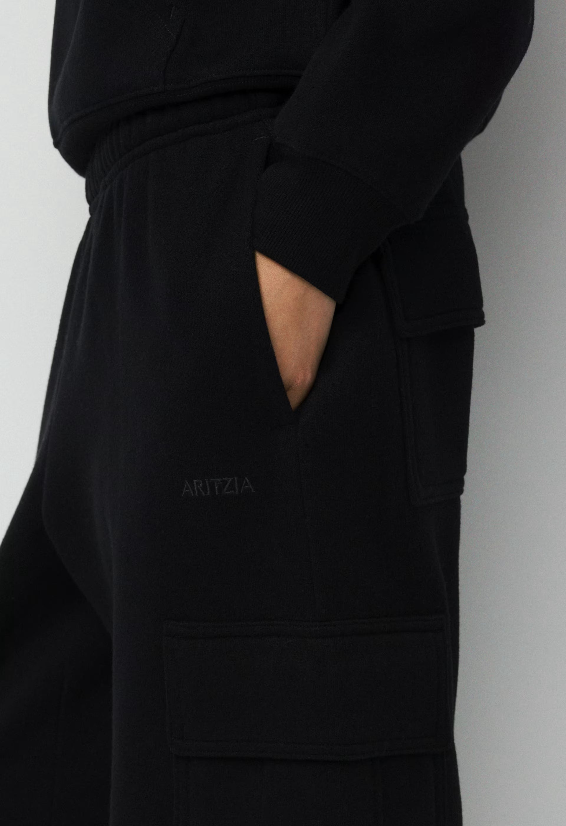 Cozy Sweatfleece Mega Cargo™ Sweatpant - BLACK