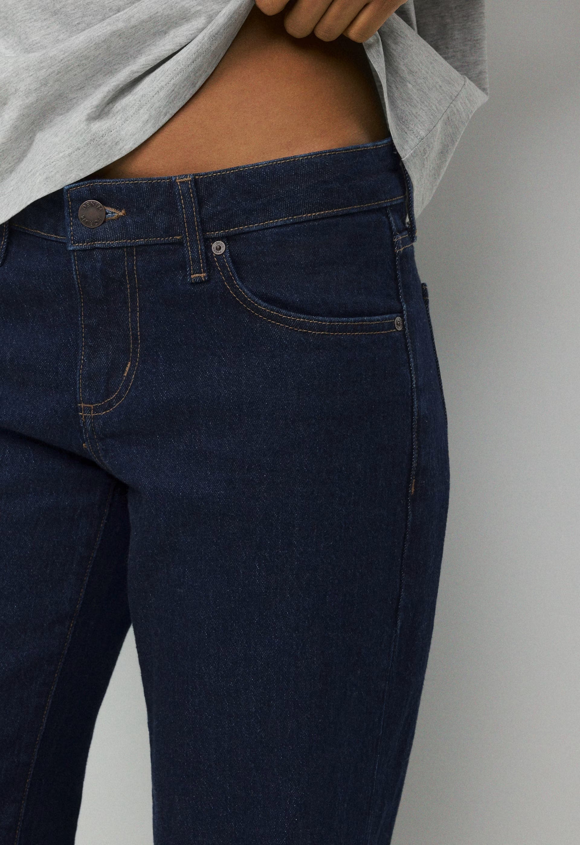 Denim Forum Salma Super Lo-Rise Straight Jean - NO-STRESS DARK BLUE