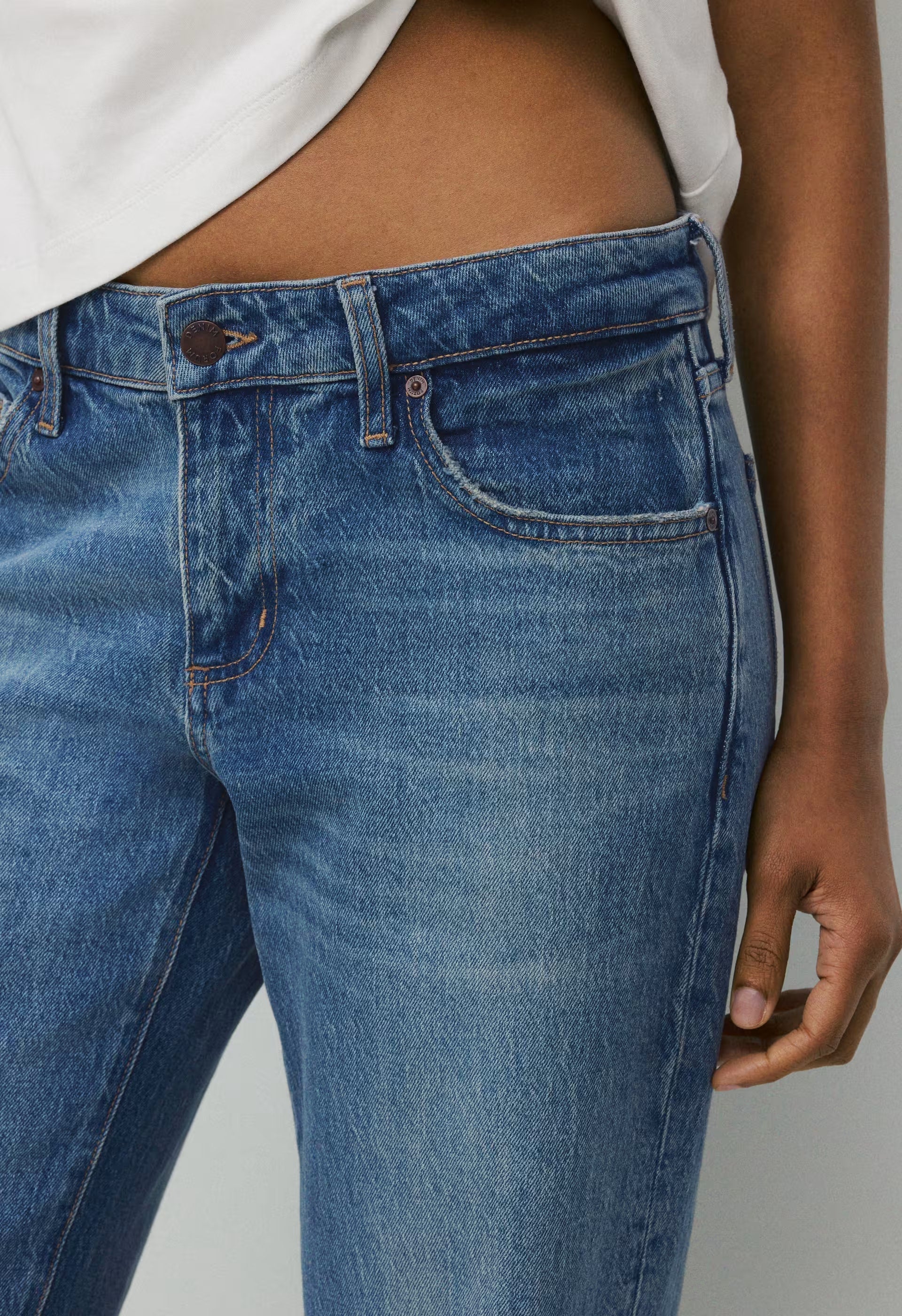 Denim Forum Salma Super Lo-Rise Straight Jean - VINTAGE MEDIUM BLUE