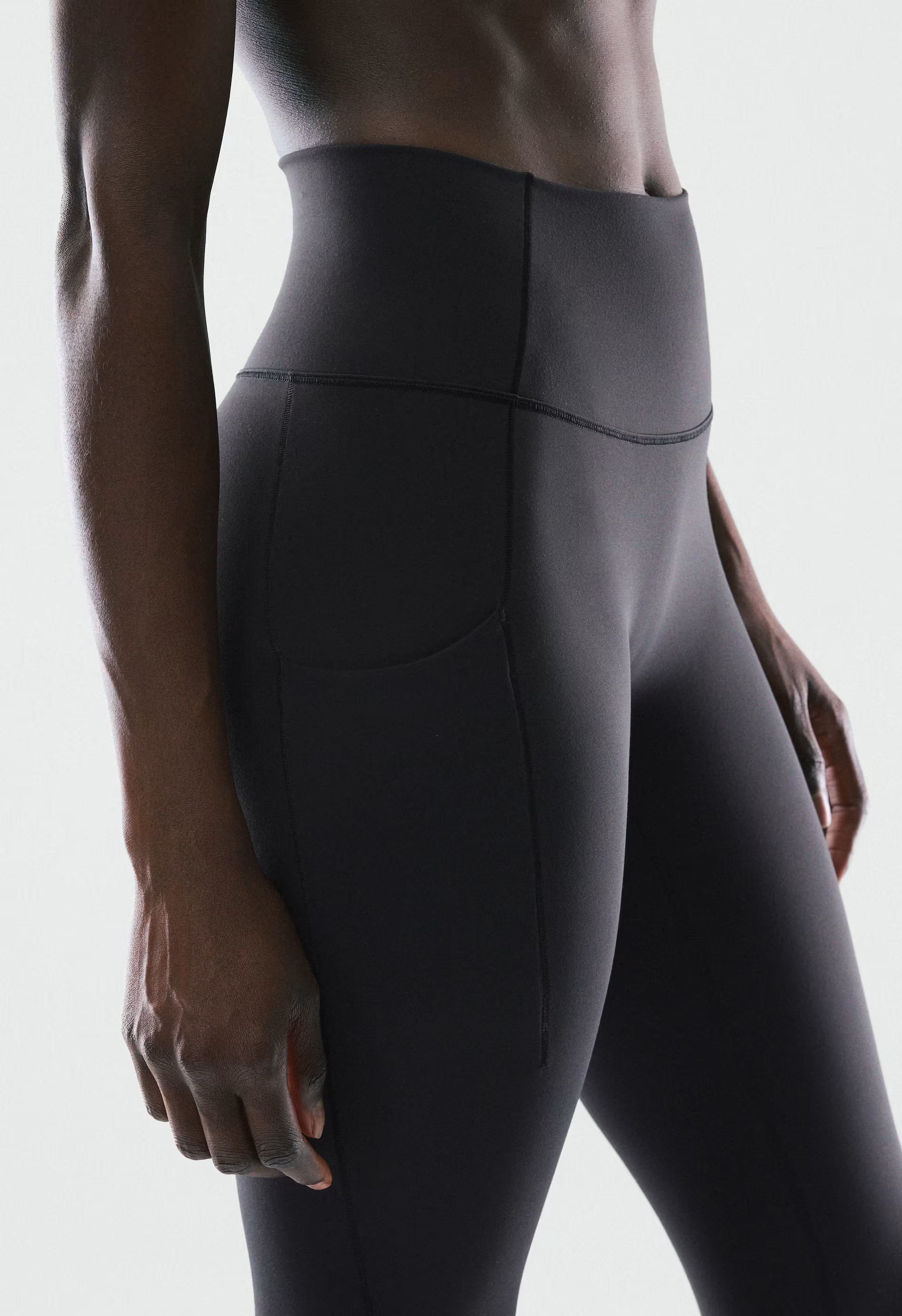 PowerBUTTER™ Ion Infinite Hi-Rise 26 Legging - BLACK