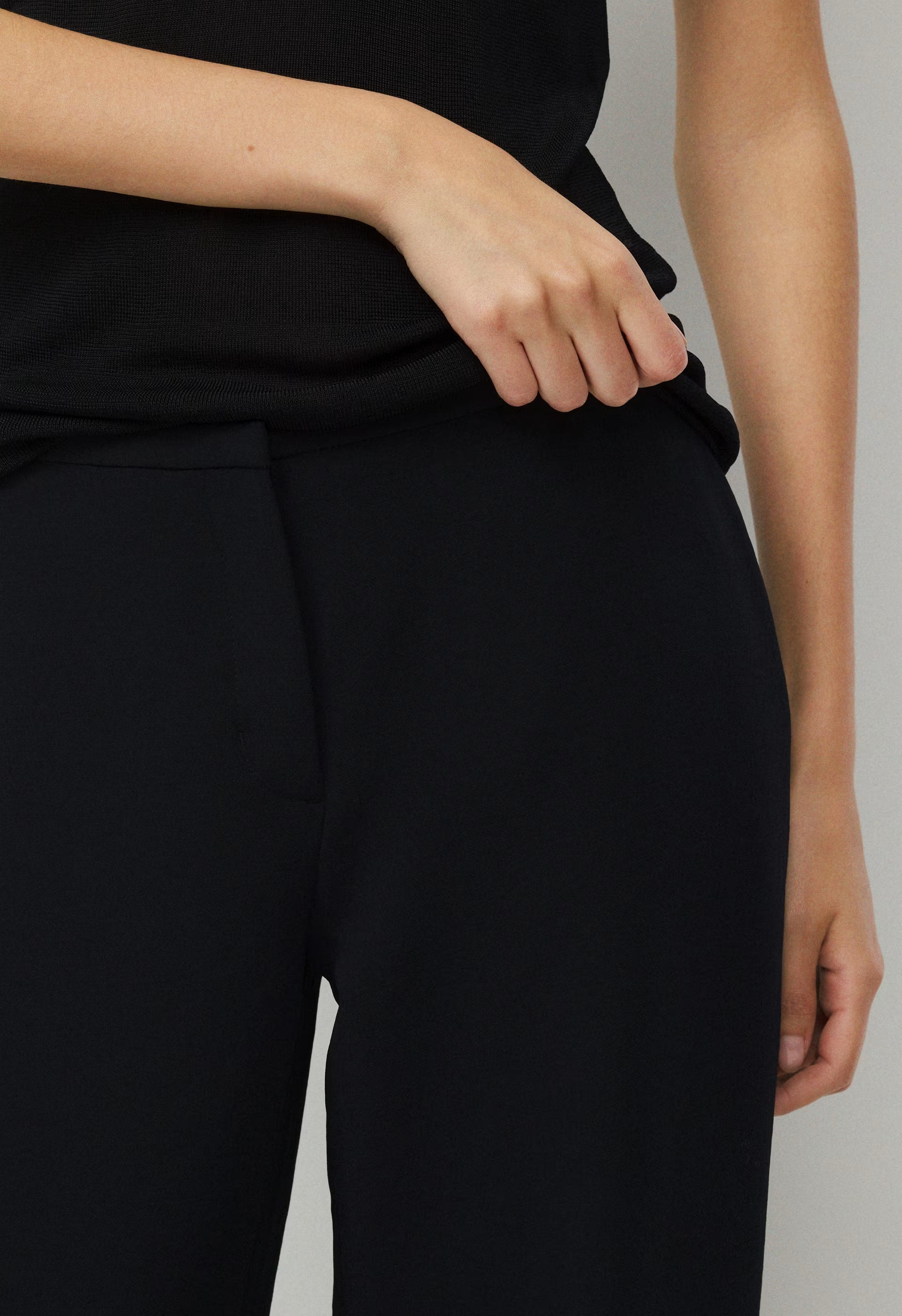 Rhetoric Balloon Pant - Crepette™ - BLACK
