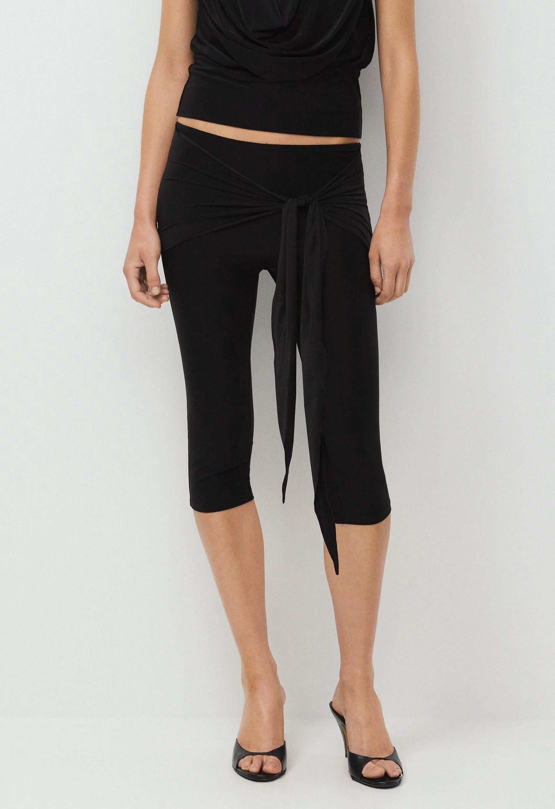 Debut Capri - BLACK