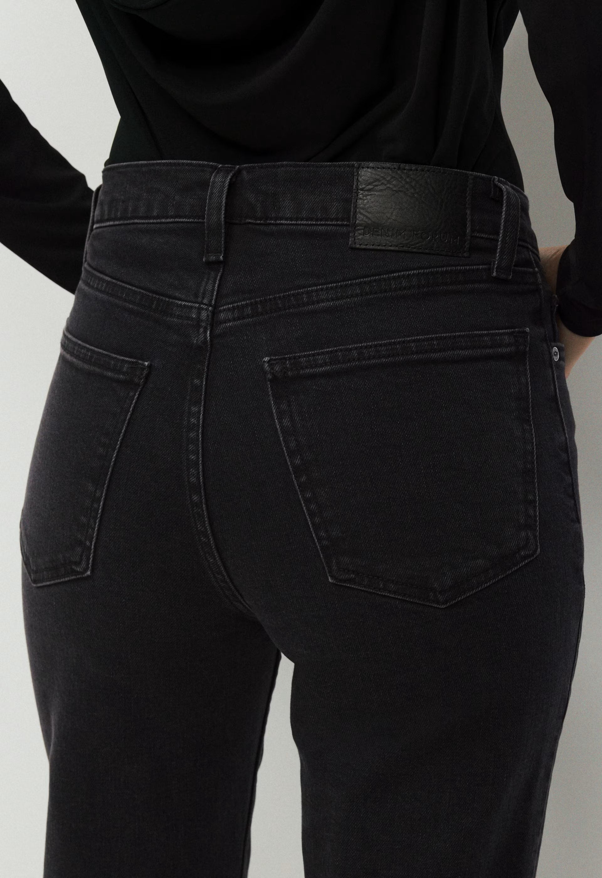 Denim Forum The ‘90s Snatched Hi-Rise Straight Jean - BLACK EYELINER