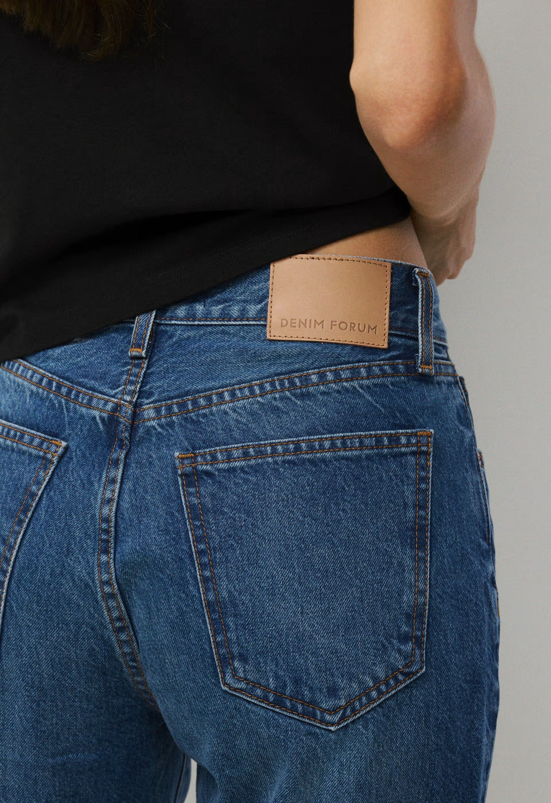 Denim Forum The Farrah Hi-Rise Wide Jean - VNTGE MD DARK BLUE