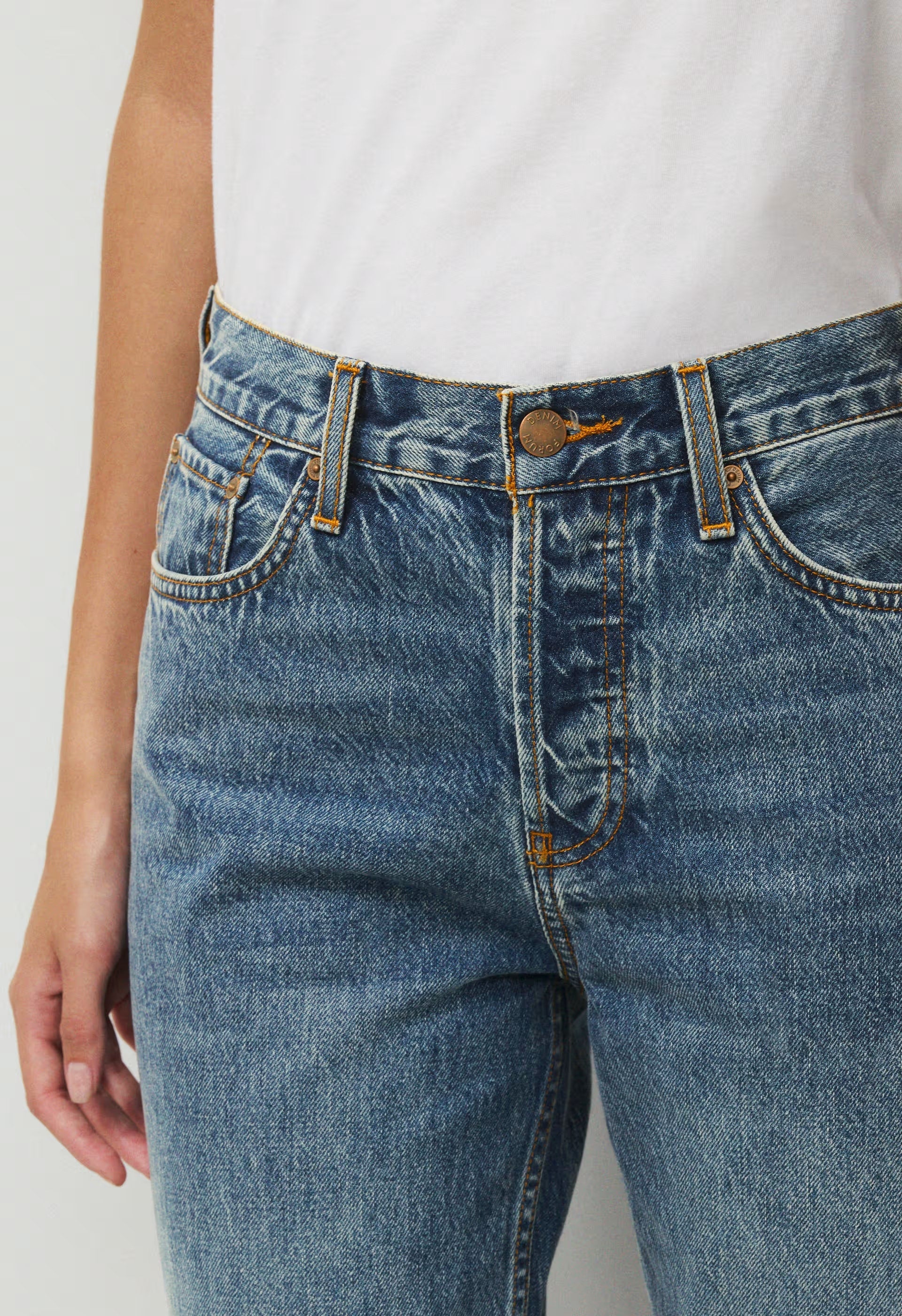 Denim Forum 004 Hi-Rise Straight Jean - VINTAGE MEDIUM BLUE