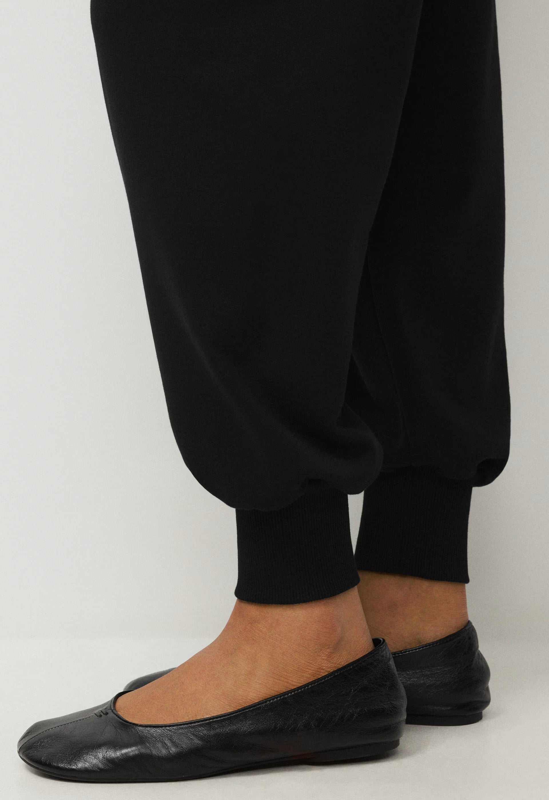 Terry Sweatfleece Mega Flutter™ Cuff Jogger - BLACK