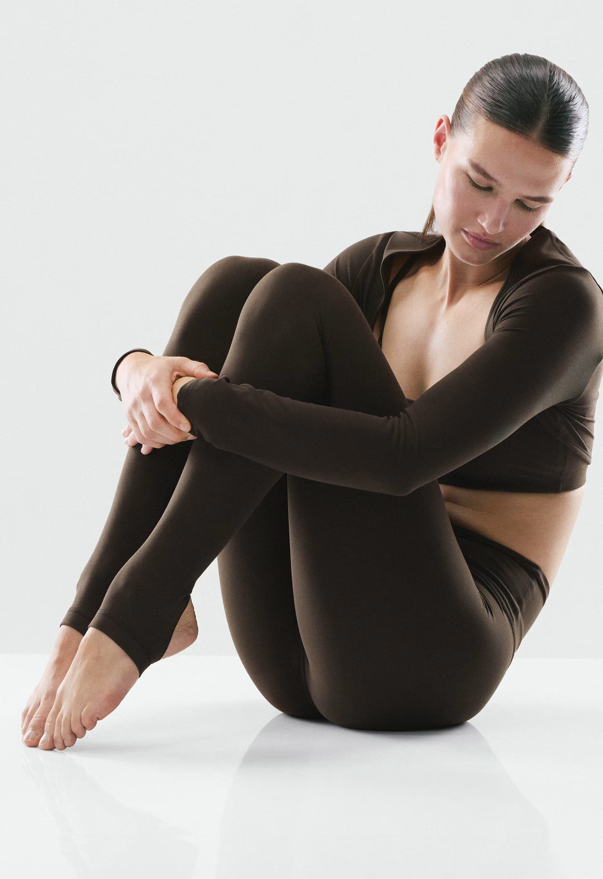 BUTTER Cheeky Hi-Rise Stirrup Legging - CACAO NIB BROWN
