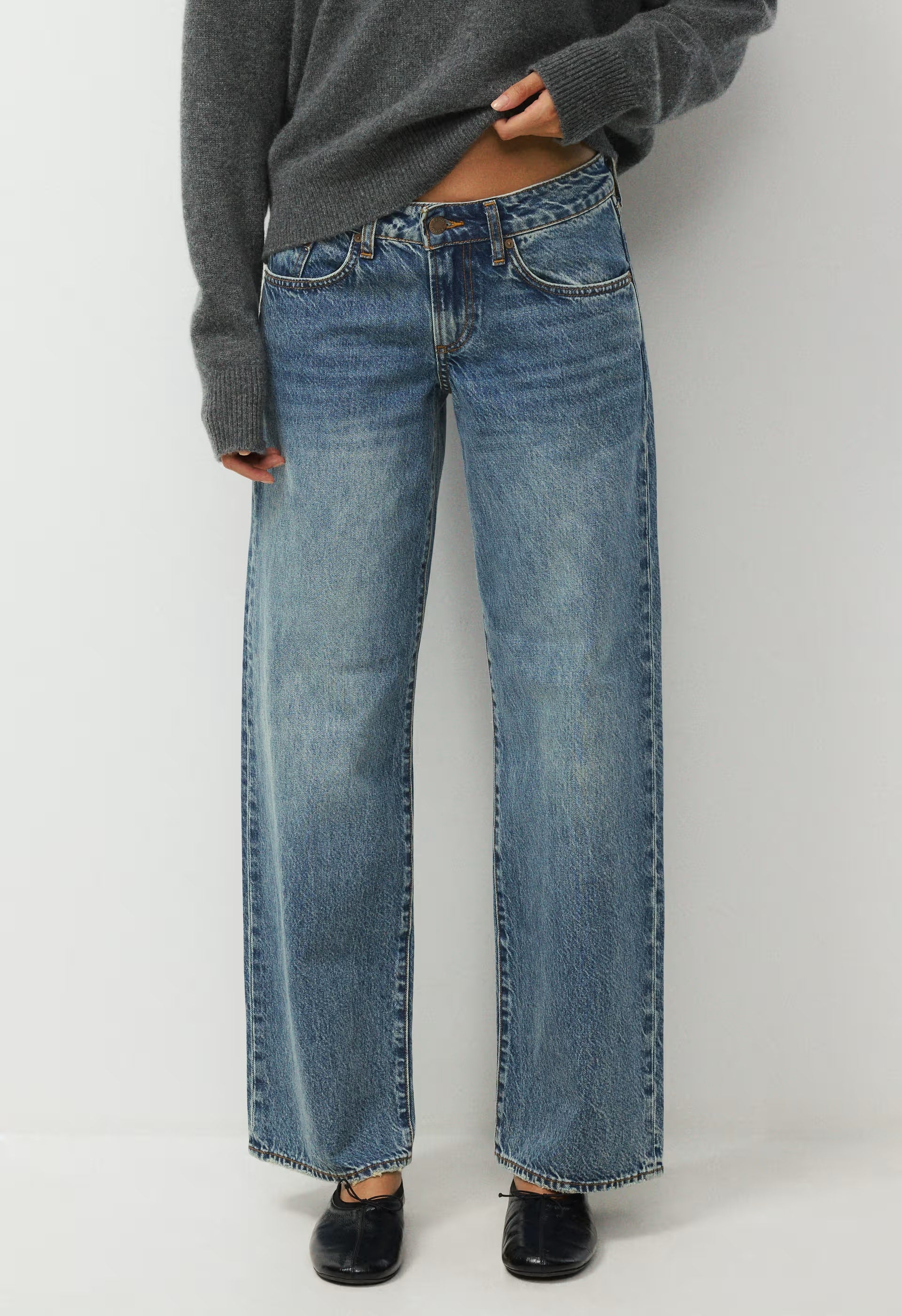 Denim Forum The ‘90s Relaxed Ultra Lo-Rise Wide Jean - VINTAGE MEDIUM BLUE