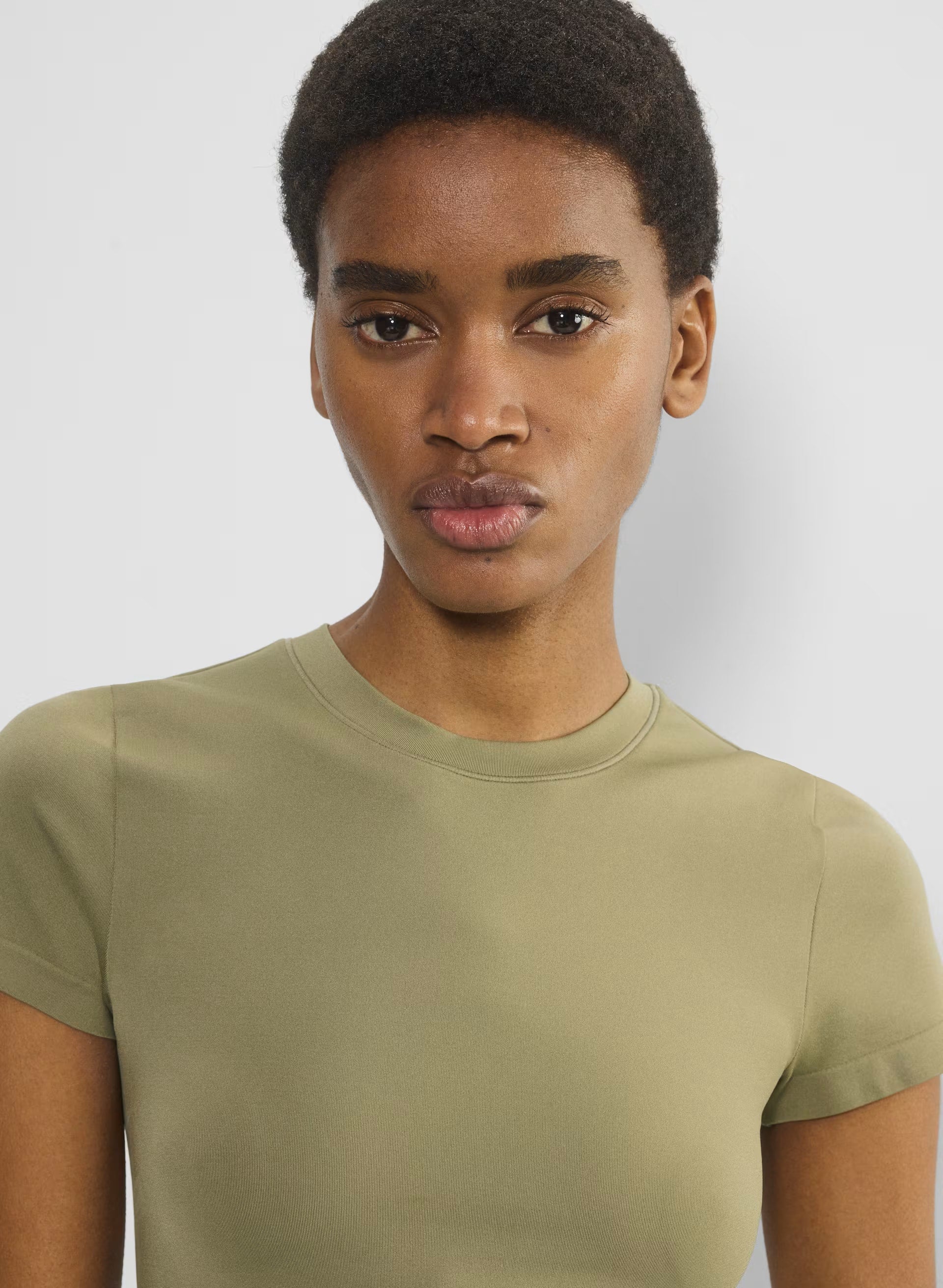 Smooth Seamless Willow T-Shirt - SUNDRIED OLIVE