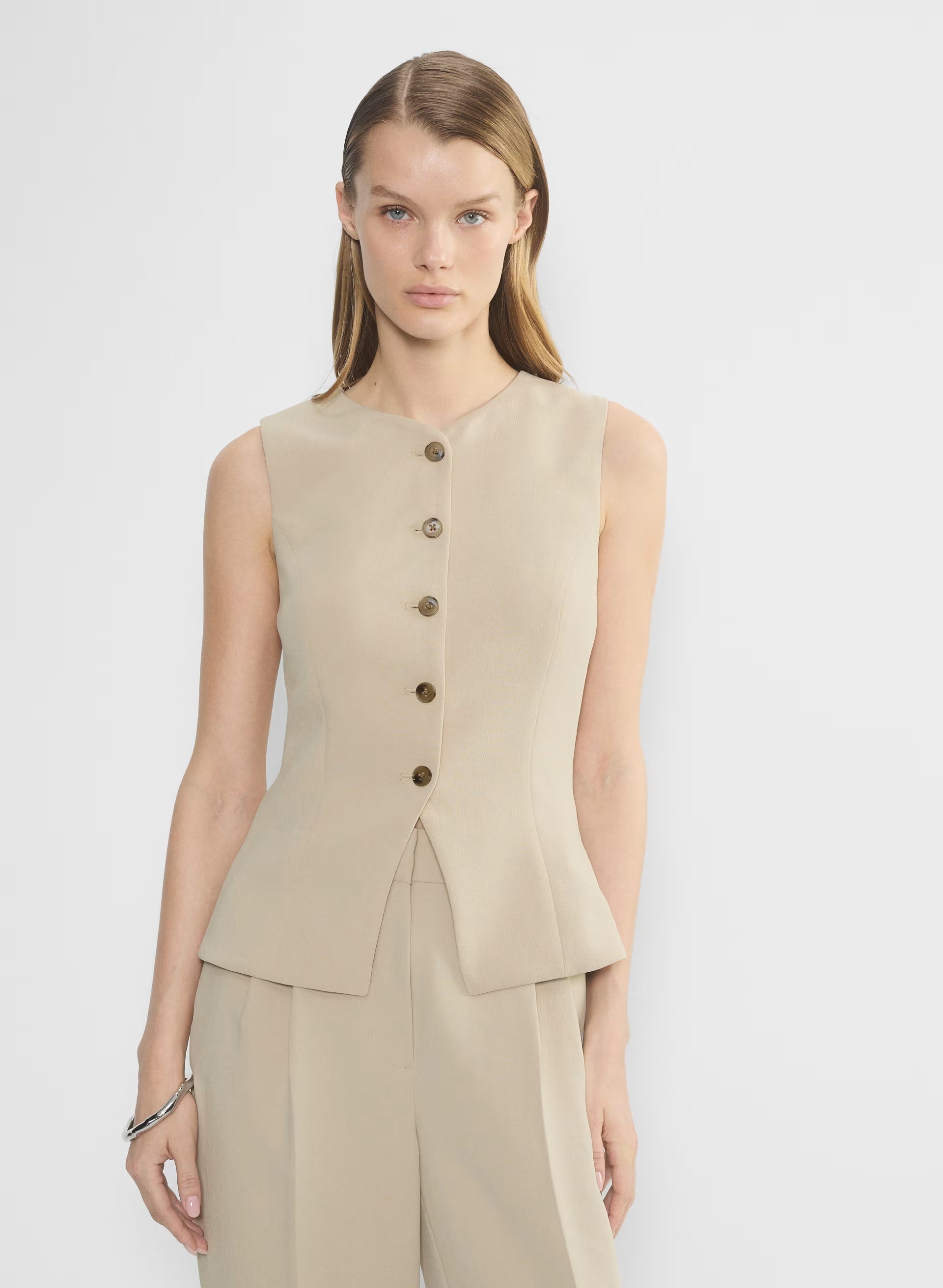 Regal Vest - Crepette™ - MARCONA BEIGE