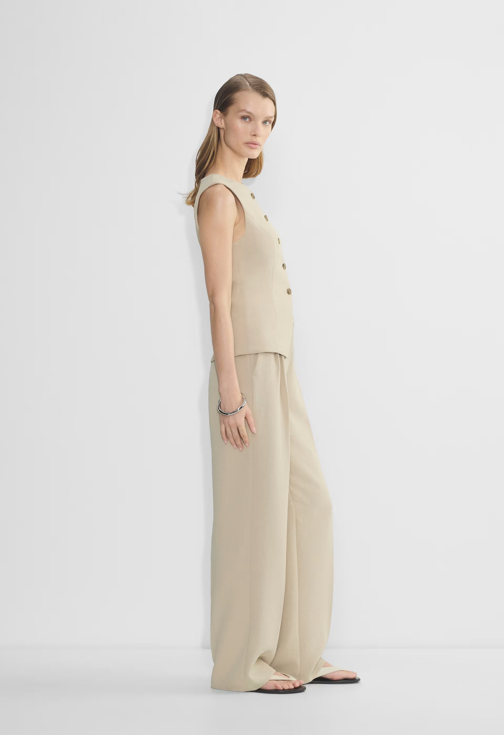 Regal Vest - Crepette™ - MARCONA BEIGE