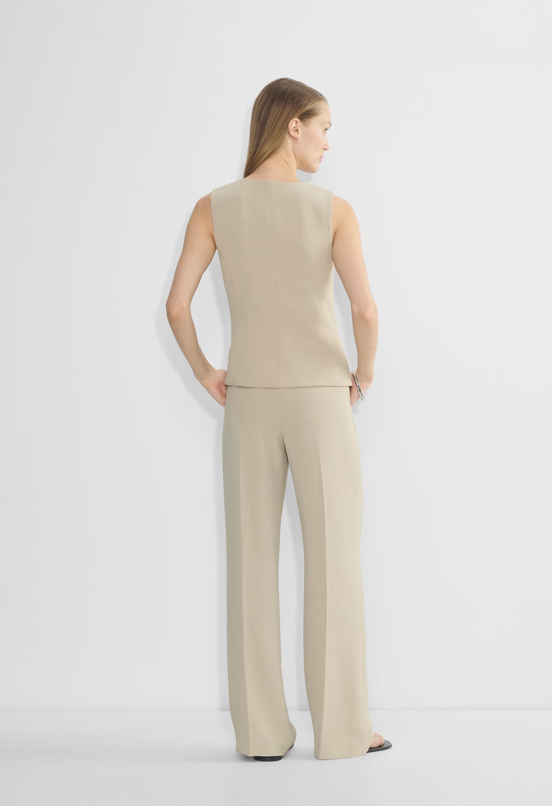 Regal Vest - Crepette™ - MARCONA BEIGE