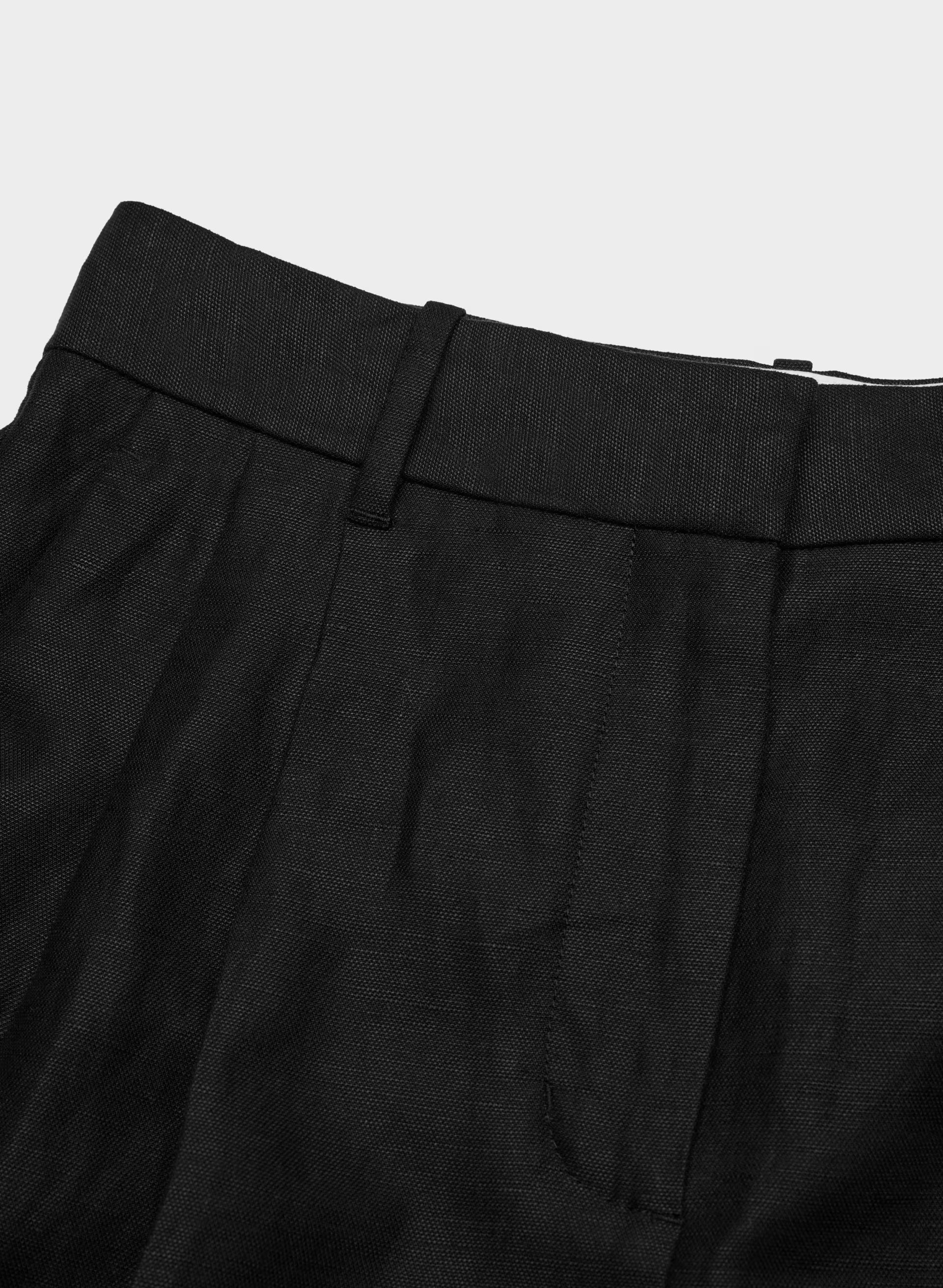 The Effortless Short™ Mid-Thigh - CruiseLinen™ - BLACK