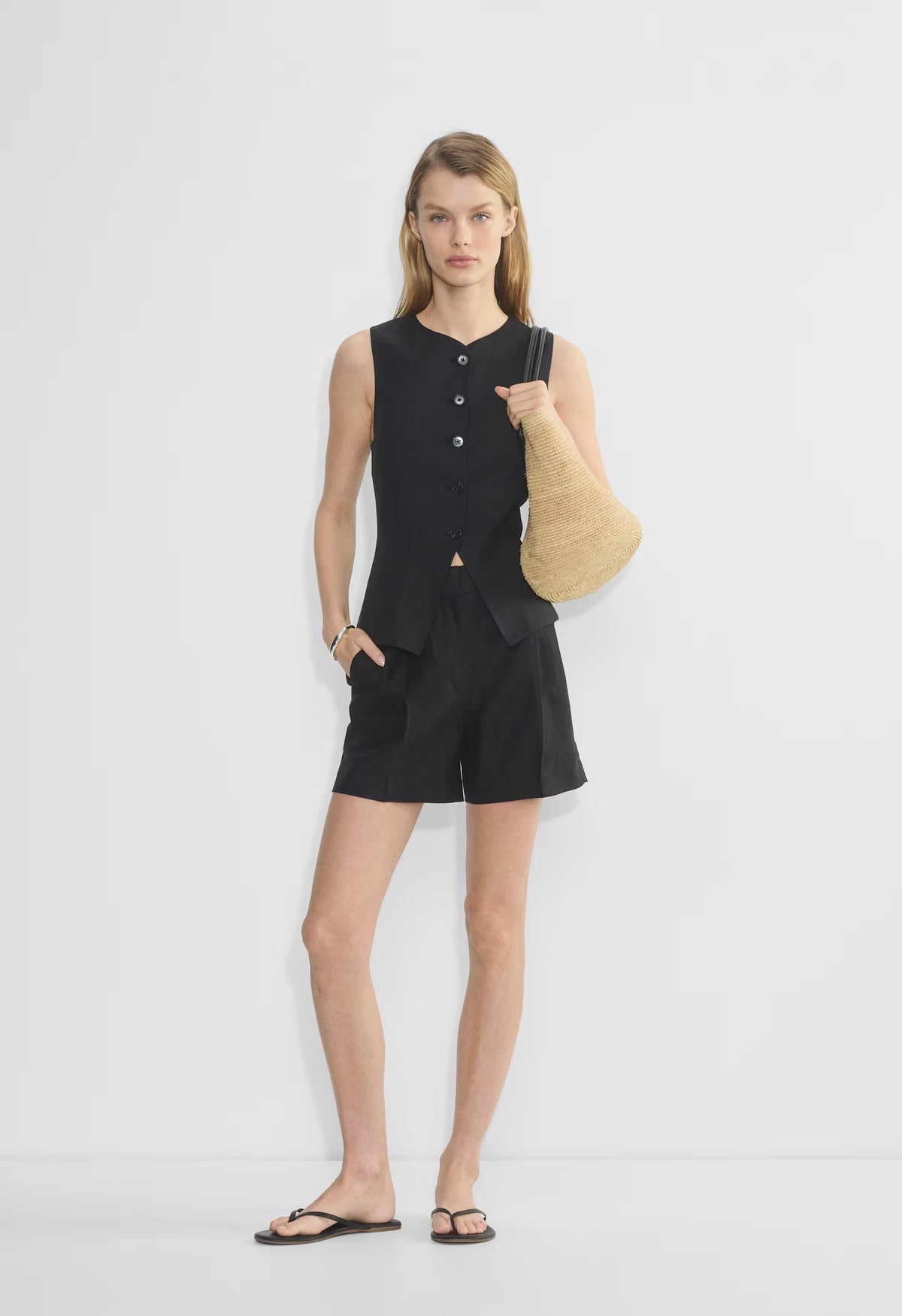 The Effortless Short™ Mid-Thigh - CruiseLinen™ - BLACK