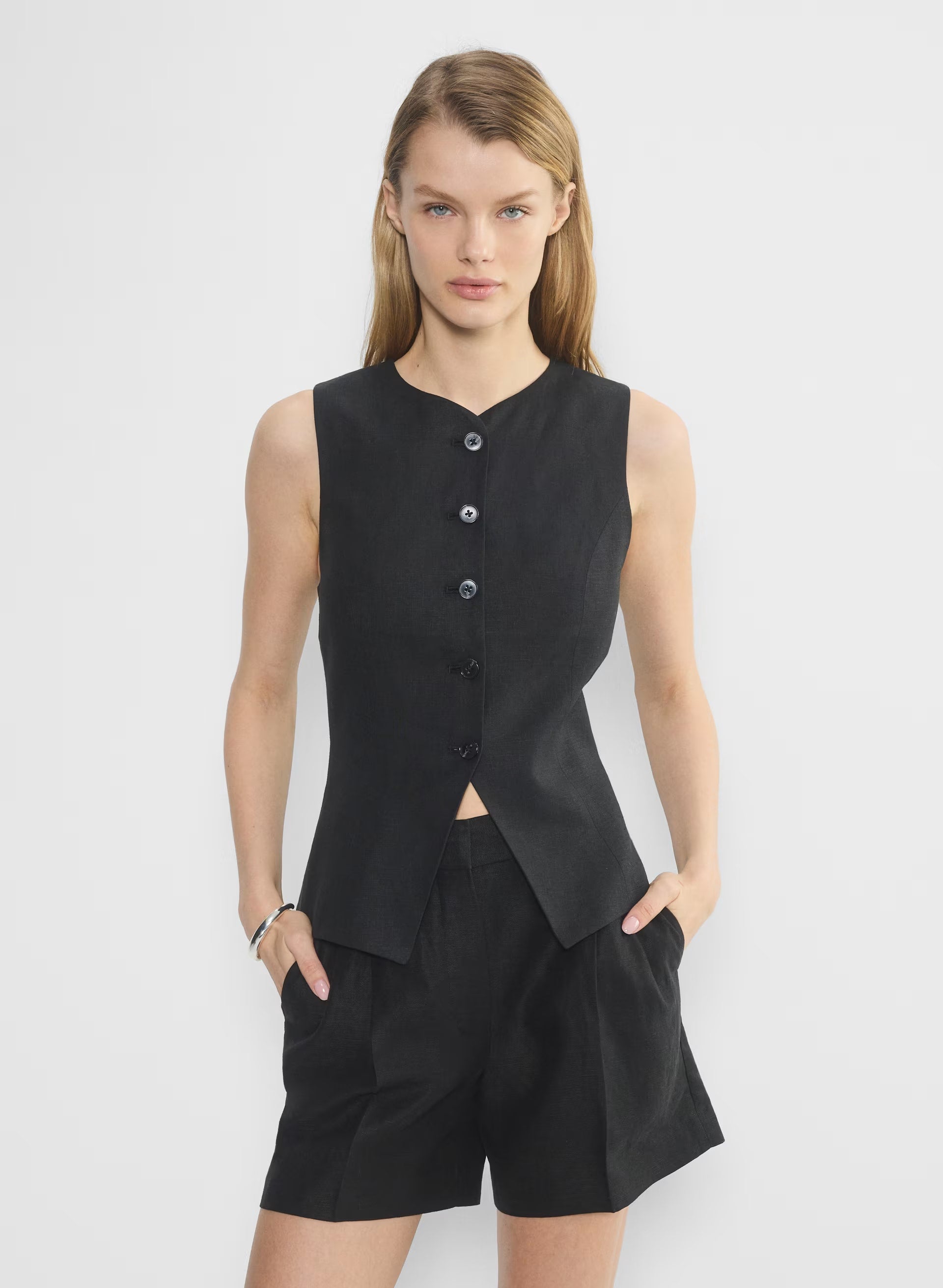 The Effortless Short™ Mid-Thigh - CruiseLinen™ - BLACK