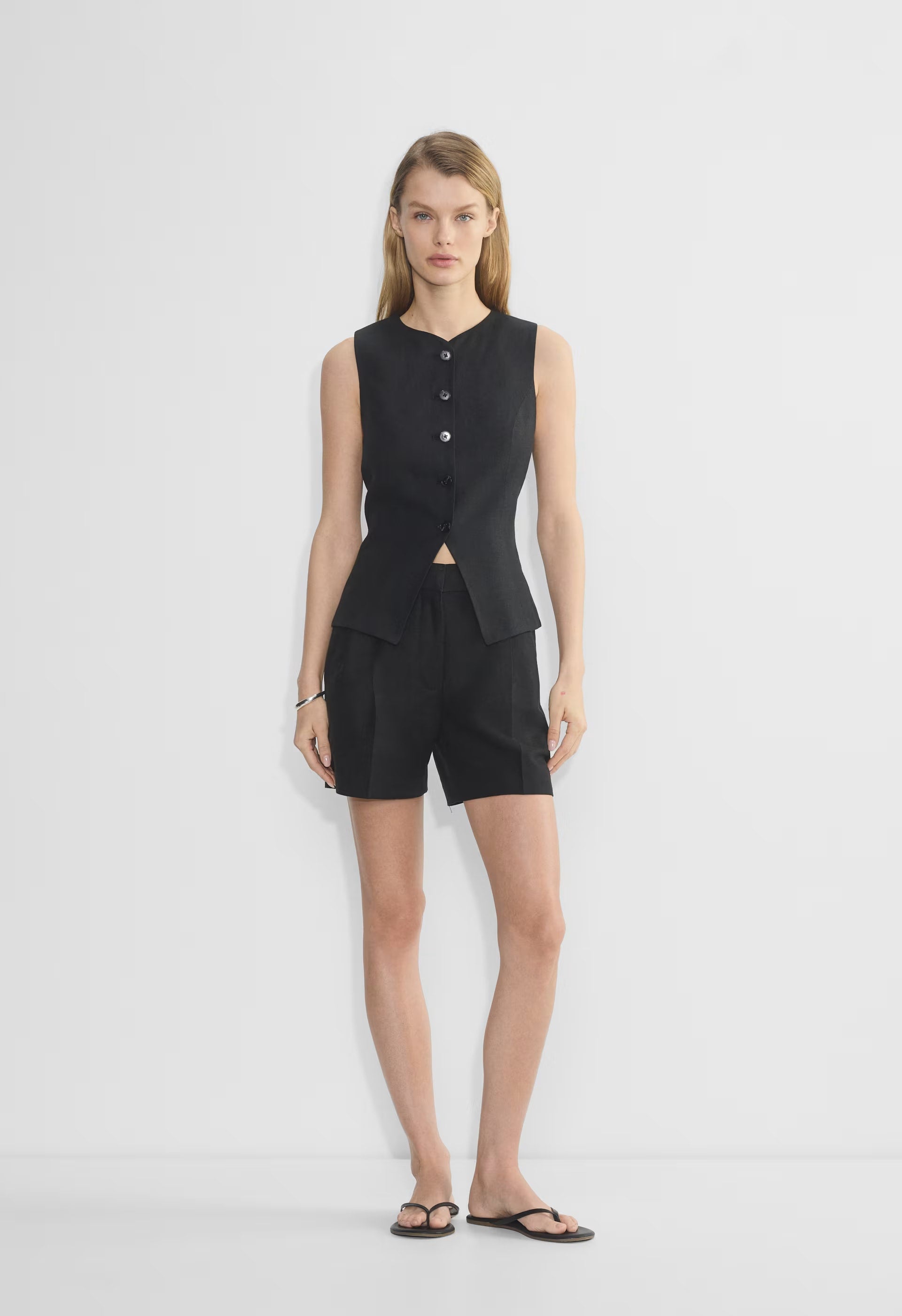 The Effortless Short™ Mid-Thigh - CruiseLinen™ - BLACK