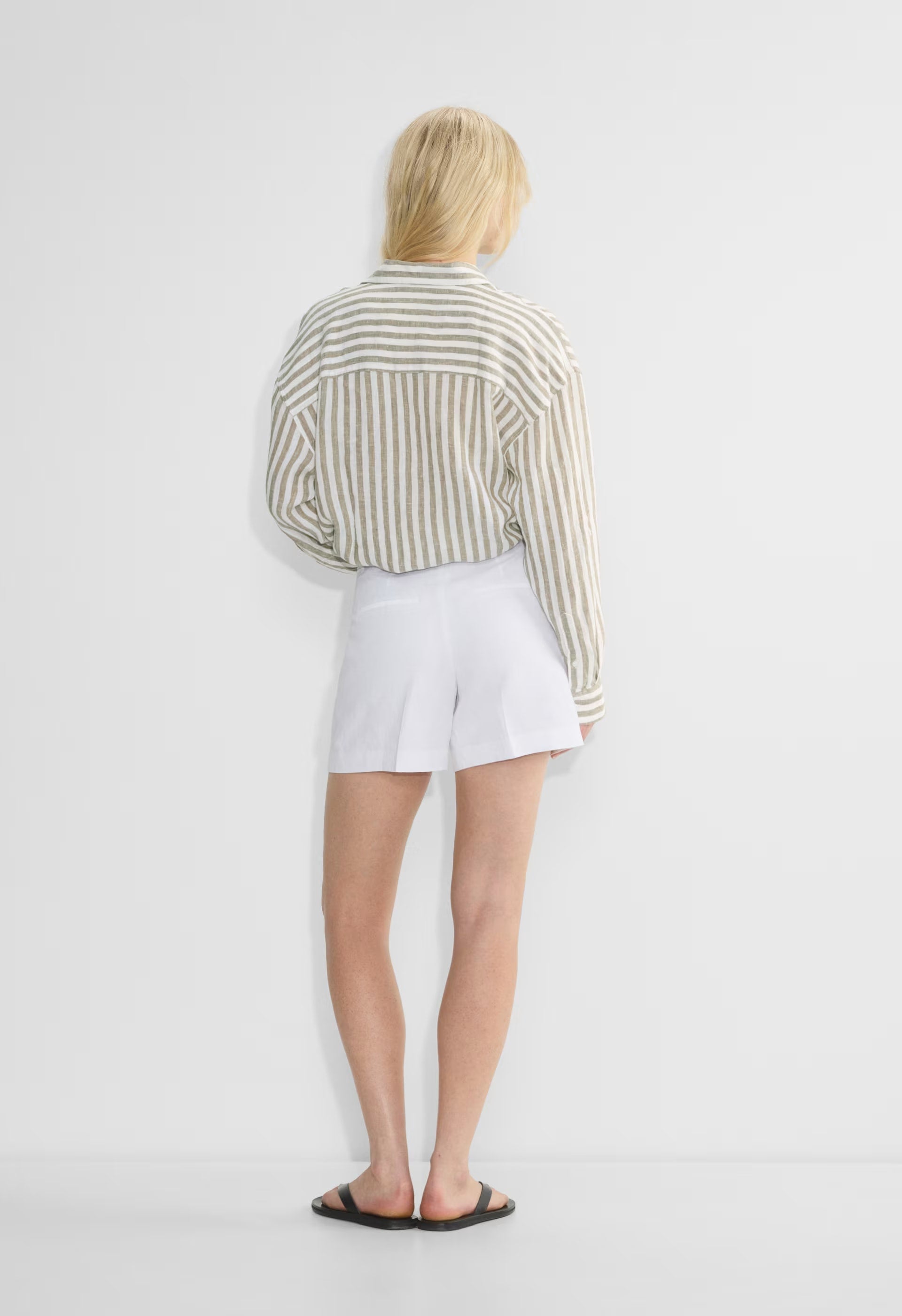 The Effortless Short™ Mid-Thigh - CruiseLinen™ - WHITE