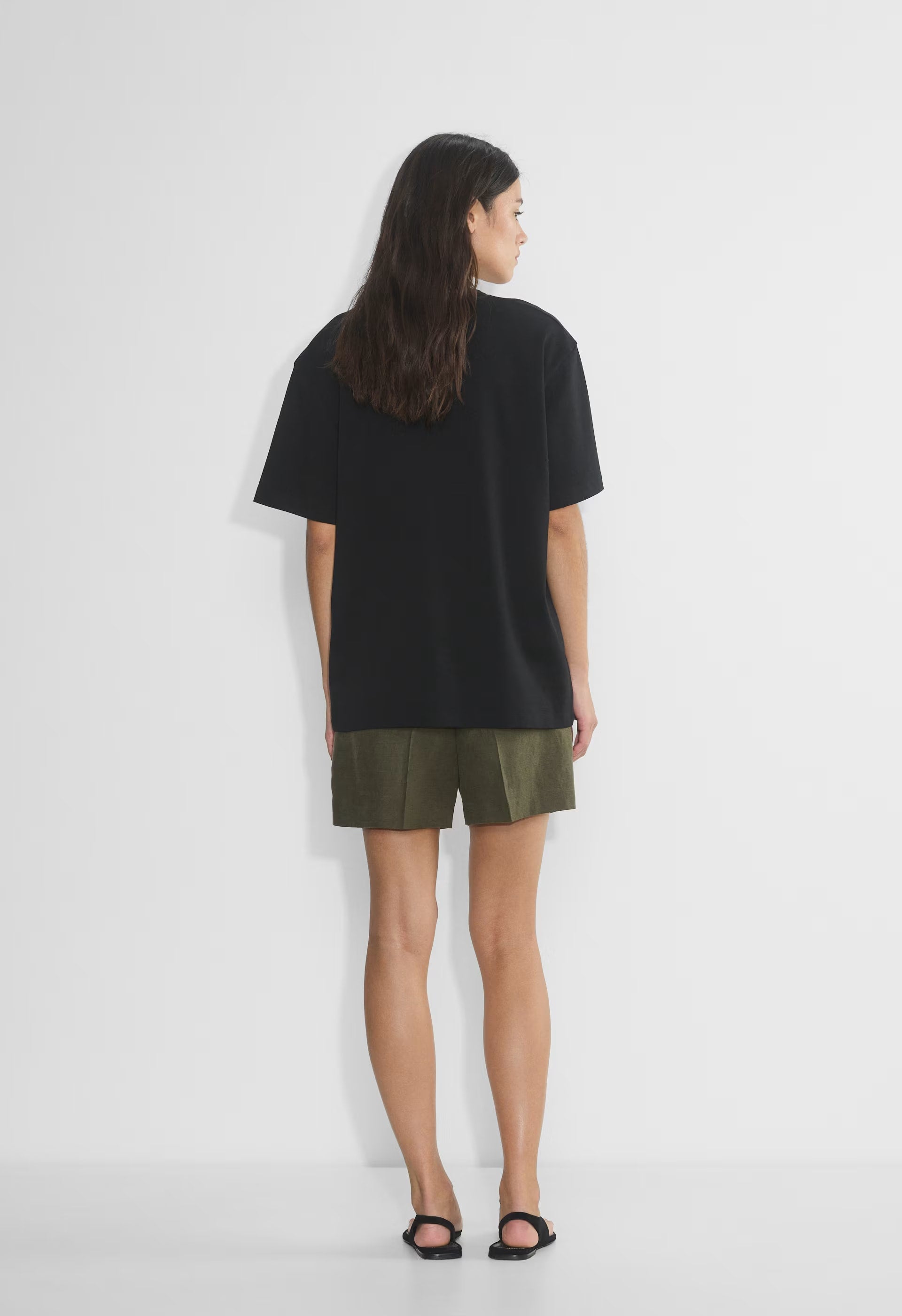 The Effortless Short™ Mid-Thigh - CruiseLinen™ - DARK OLIVE