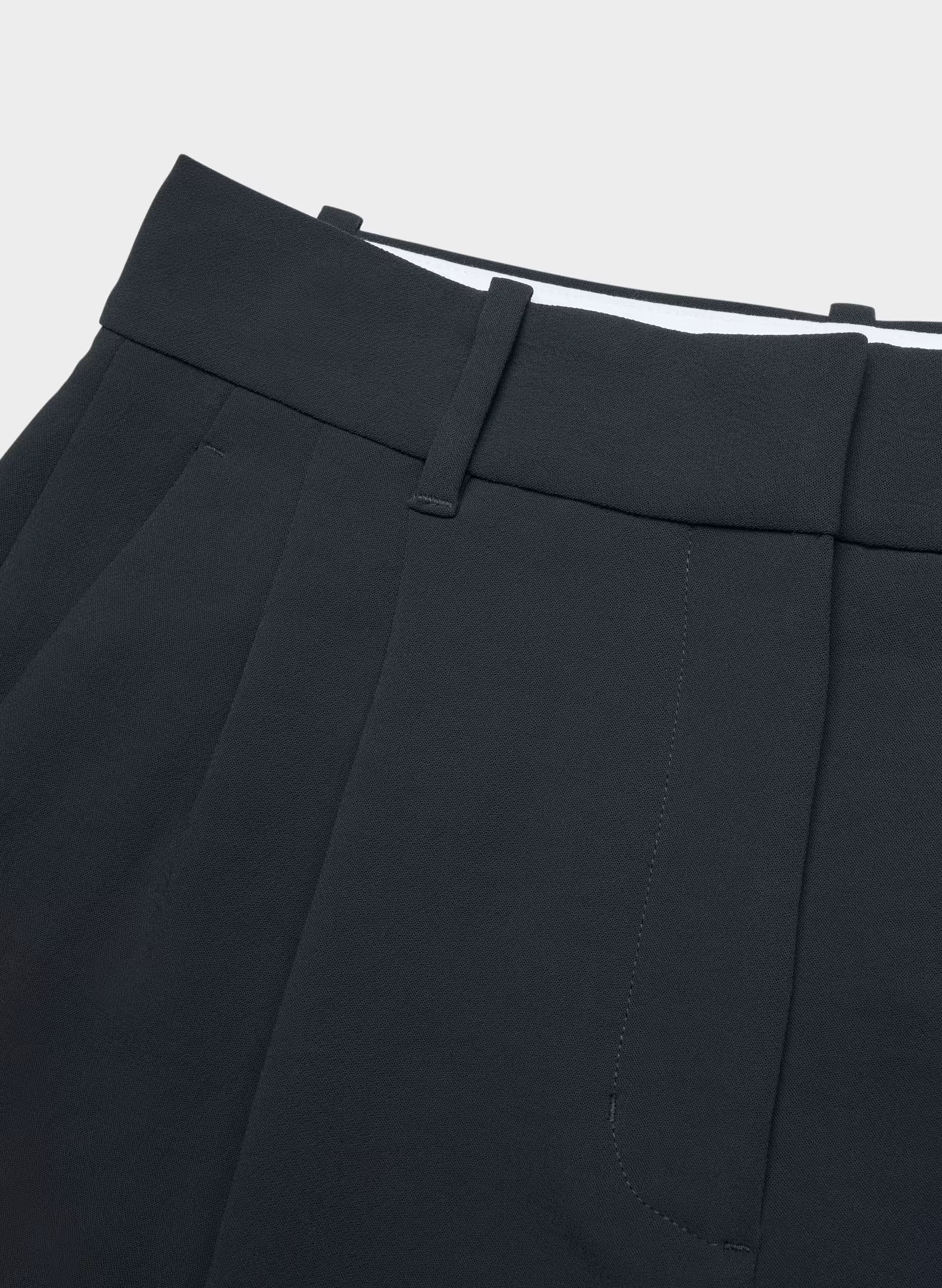 The Effortless Short™ Curve-fit Mini - Crepette™ - DARK NIGHT NAVY