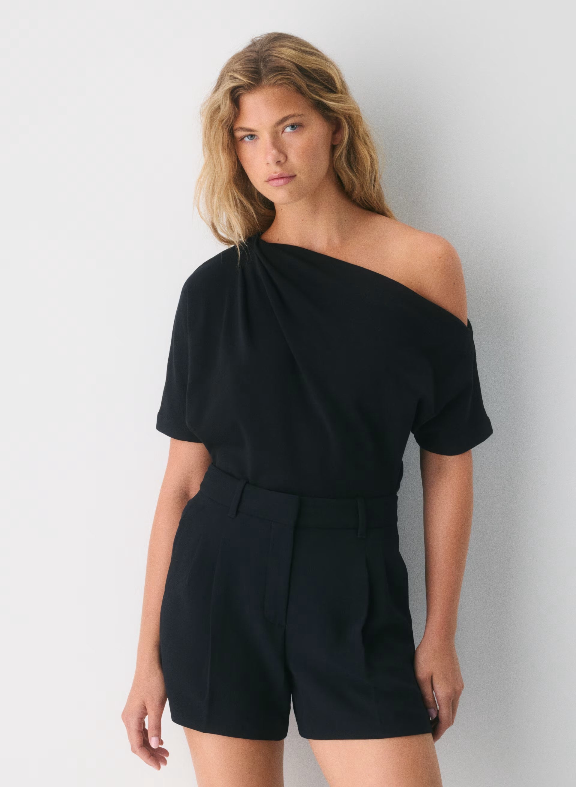 The Effortless Short™ Curve-Fit Mid-Thigh - Crepette™ - BLACK