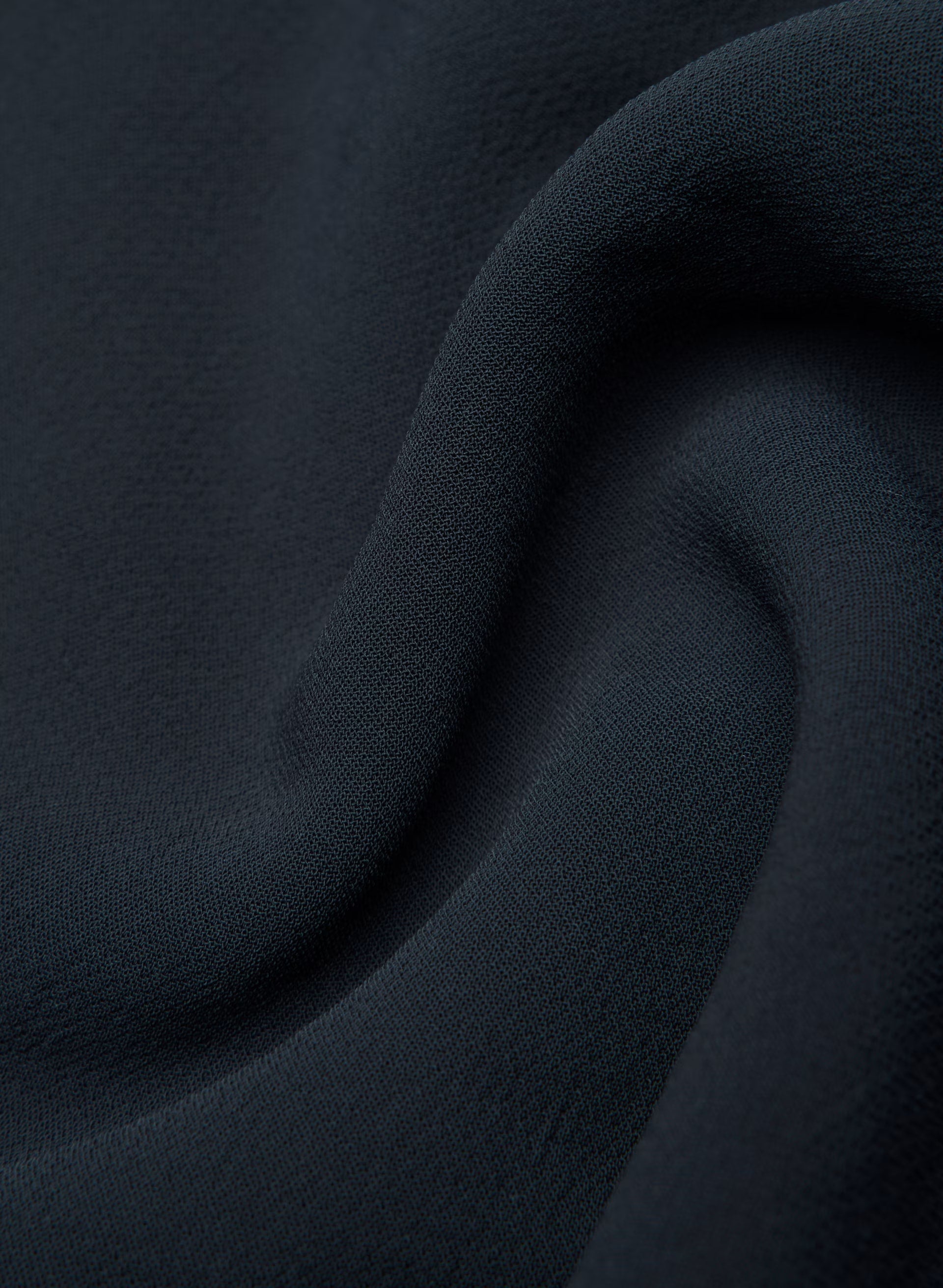 The Effortless Short™ Curve-Fit Mid-Thigh - Crepette™ - DARK NIGHT NAVY