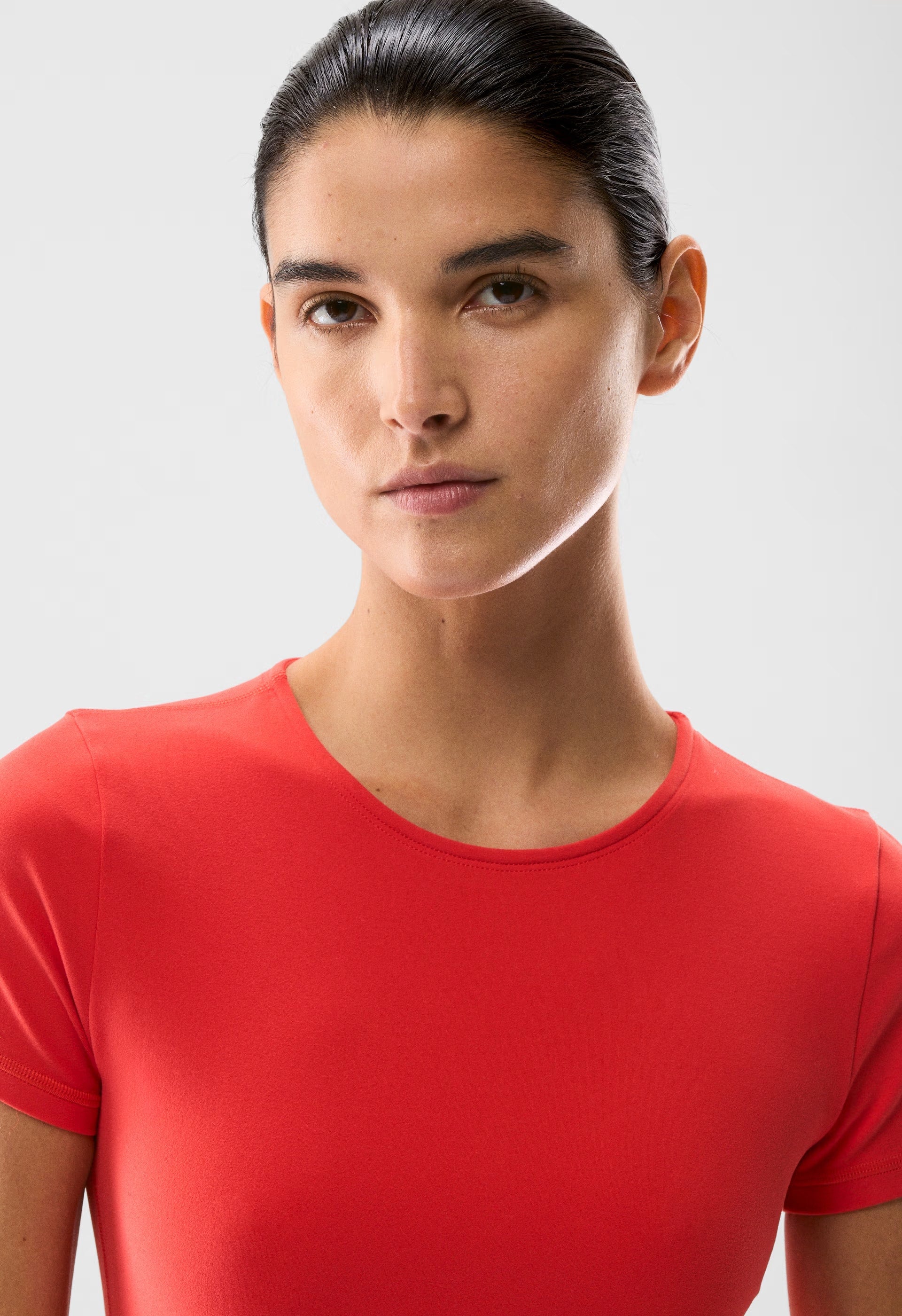 BUTTER Essential T-Shirt - CHERRYBOMB RED