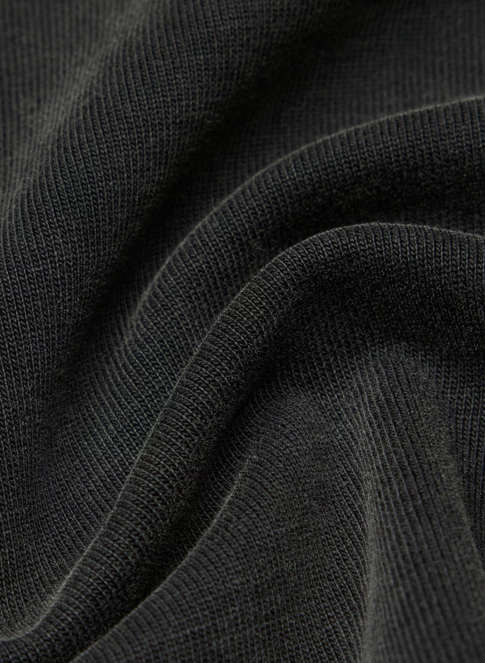 Mighty Cotton™ Motor Longsleeve - LIVED-IN BLACK