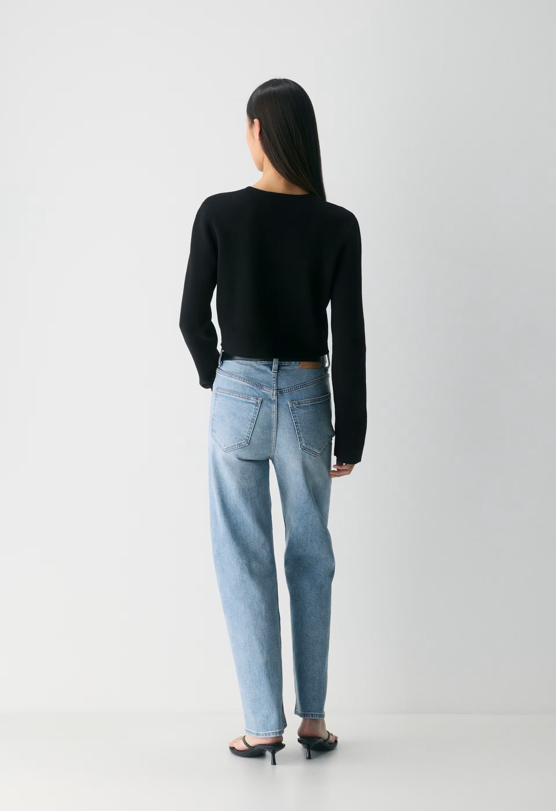 Notable Cardigan - Wonder Yarn - BLACK
