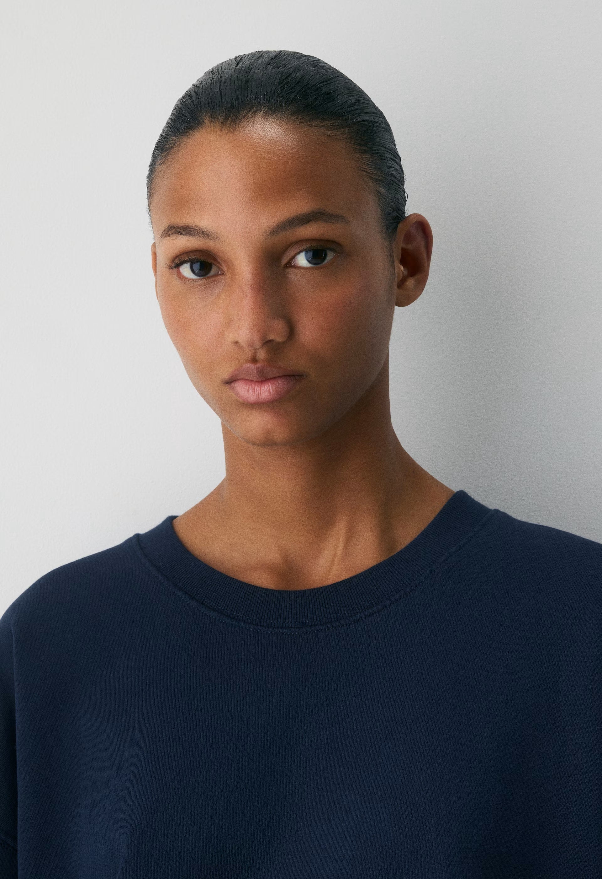 Della Sweatshirt - BLACK