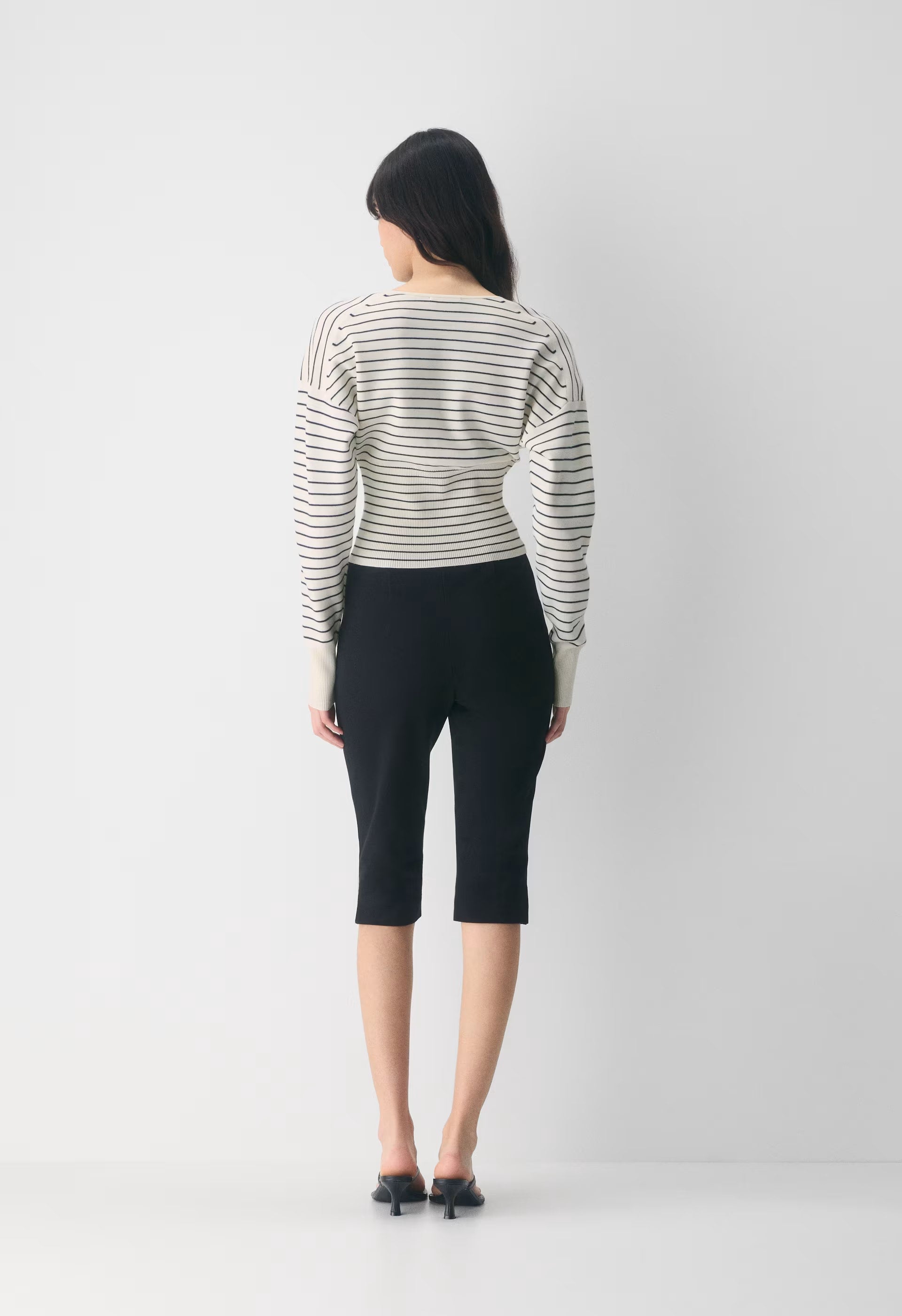 Golightly Cardigan - Wonder Yarn - LT BIRCH/ ADMIRAL
