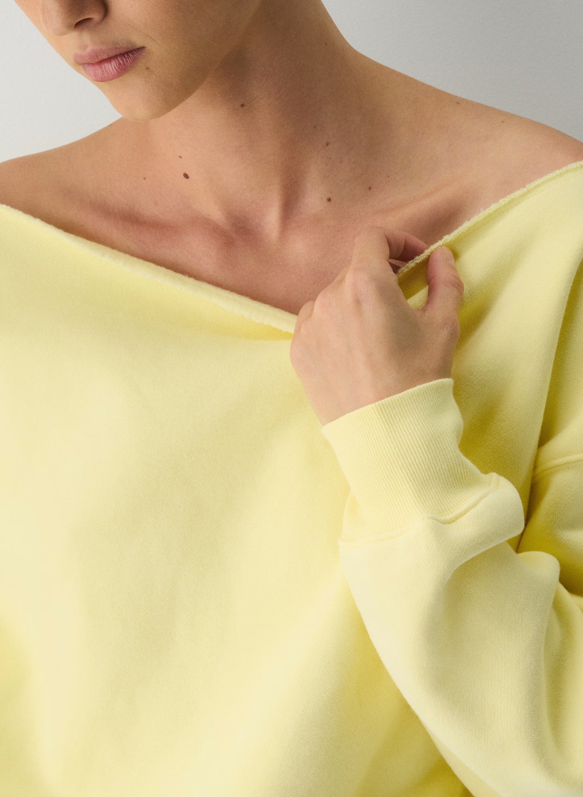 Cozy Sweatfleece BF Off-Shoulder Sweatshirt - LEMONADE