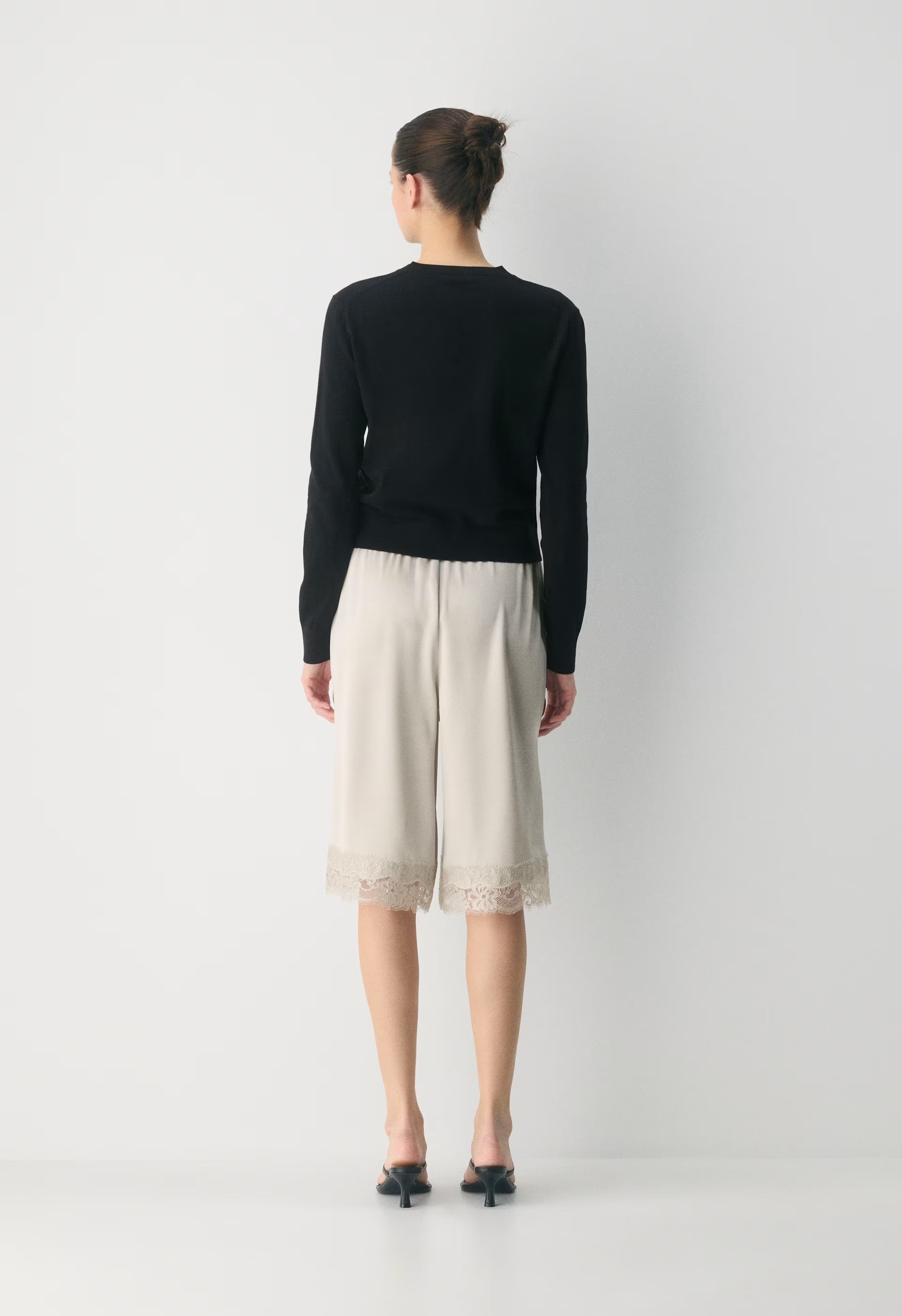 Noteworthy Cardigan - BLACK