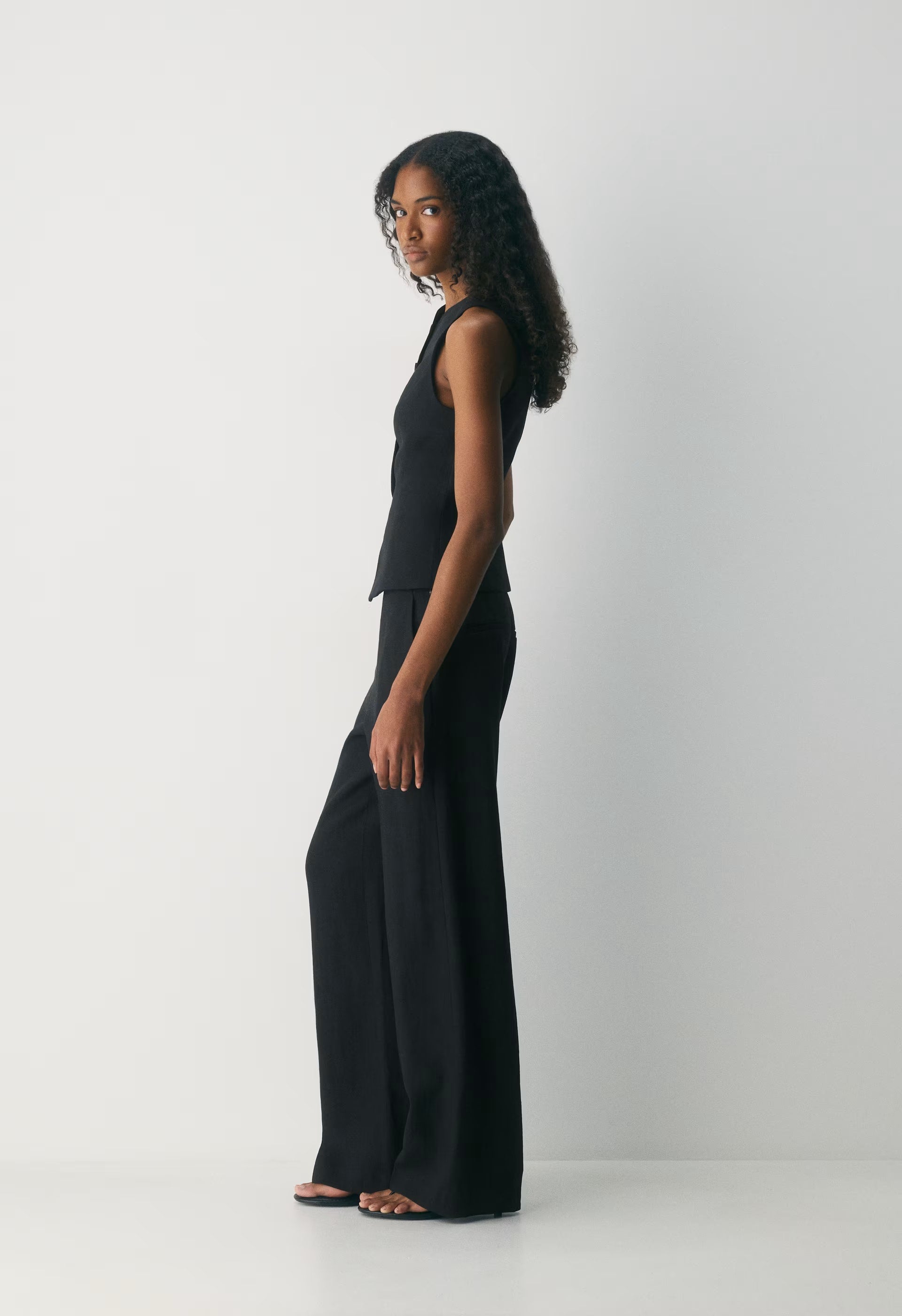 Regal Vest - PowerLinen™ - BLACK