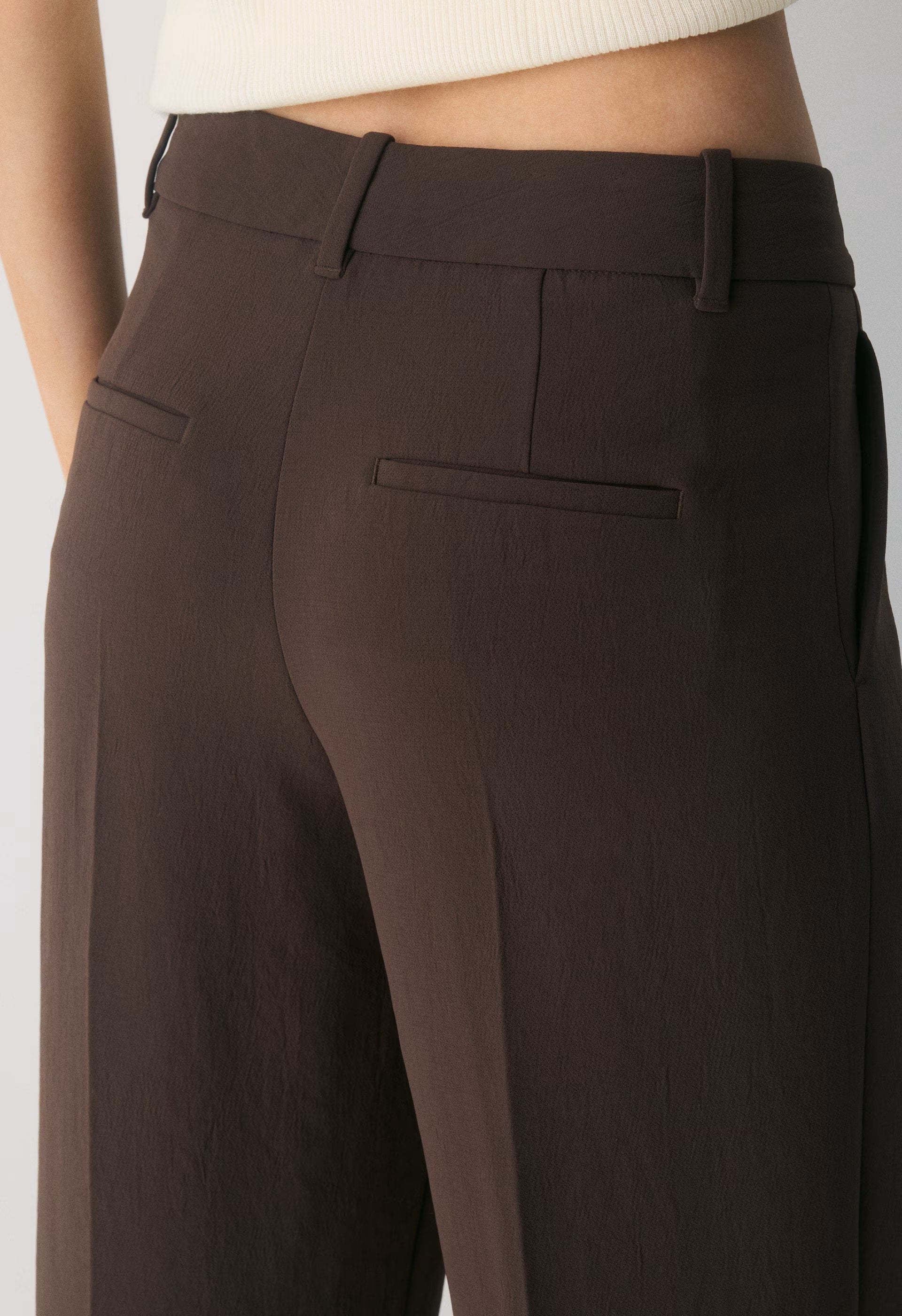 The Effortless Pant™ Lo-Rise - Crepette™ - RICH MOCHA BROWN