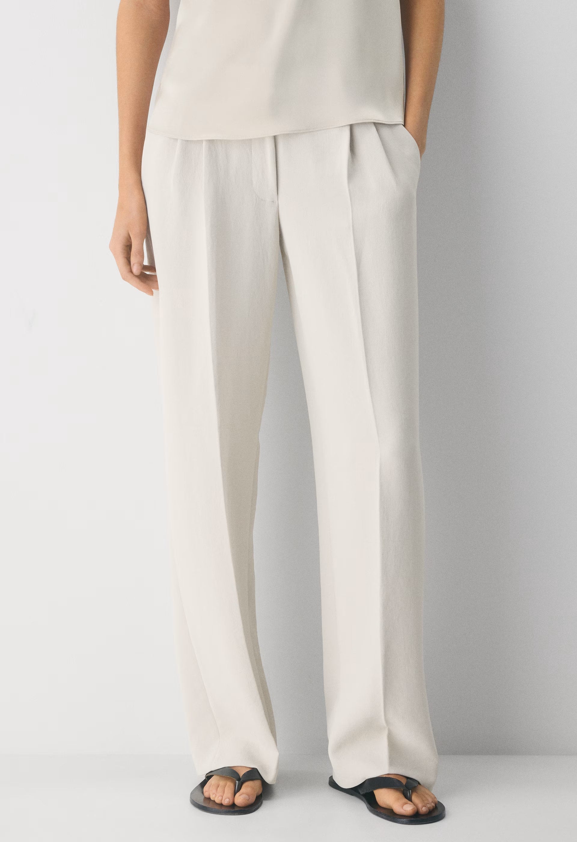 The Effortless Pant™ Lo-Rise - Crepette™ - METROPOLIS BEIGE