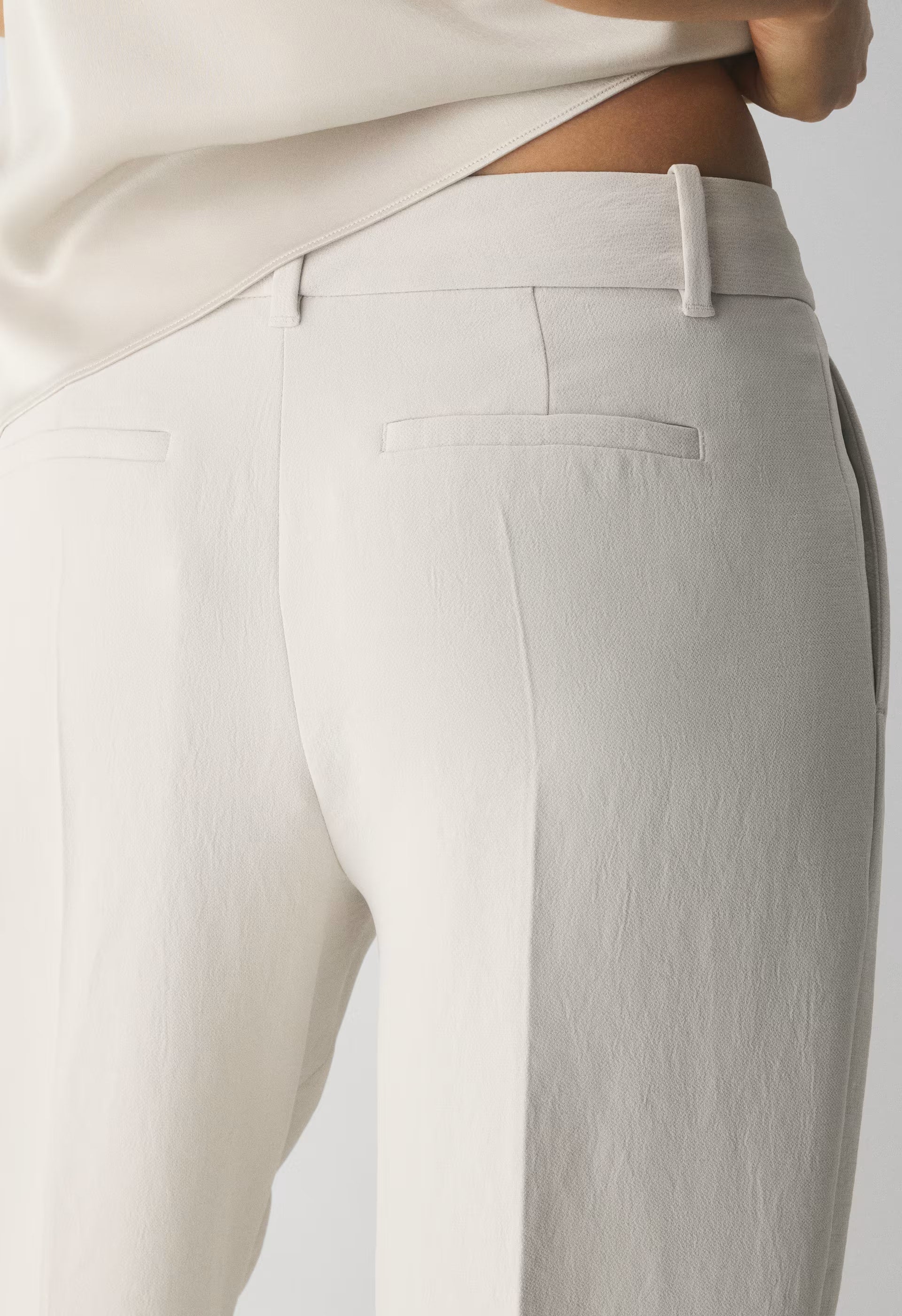 The Effortless Pant™ Lo-Rise - Crepette™ - METROPOLIS BEIGE