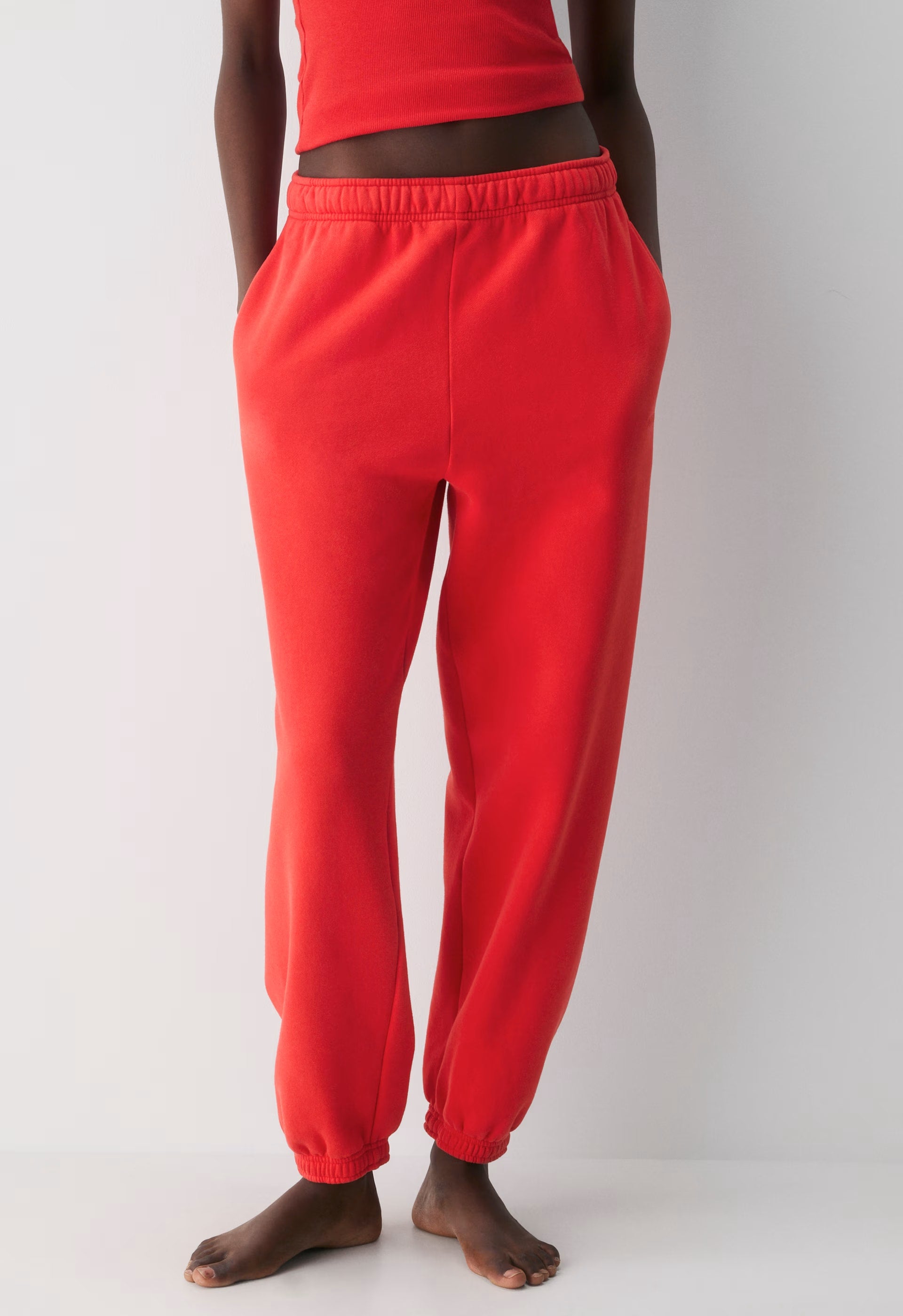 Cozy Sweatfleece Mega Jogger - CHERRYBOMB RED