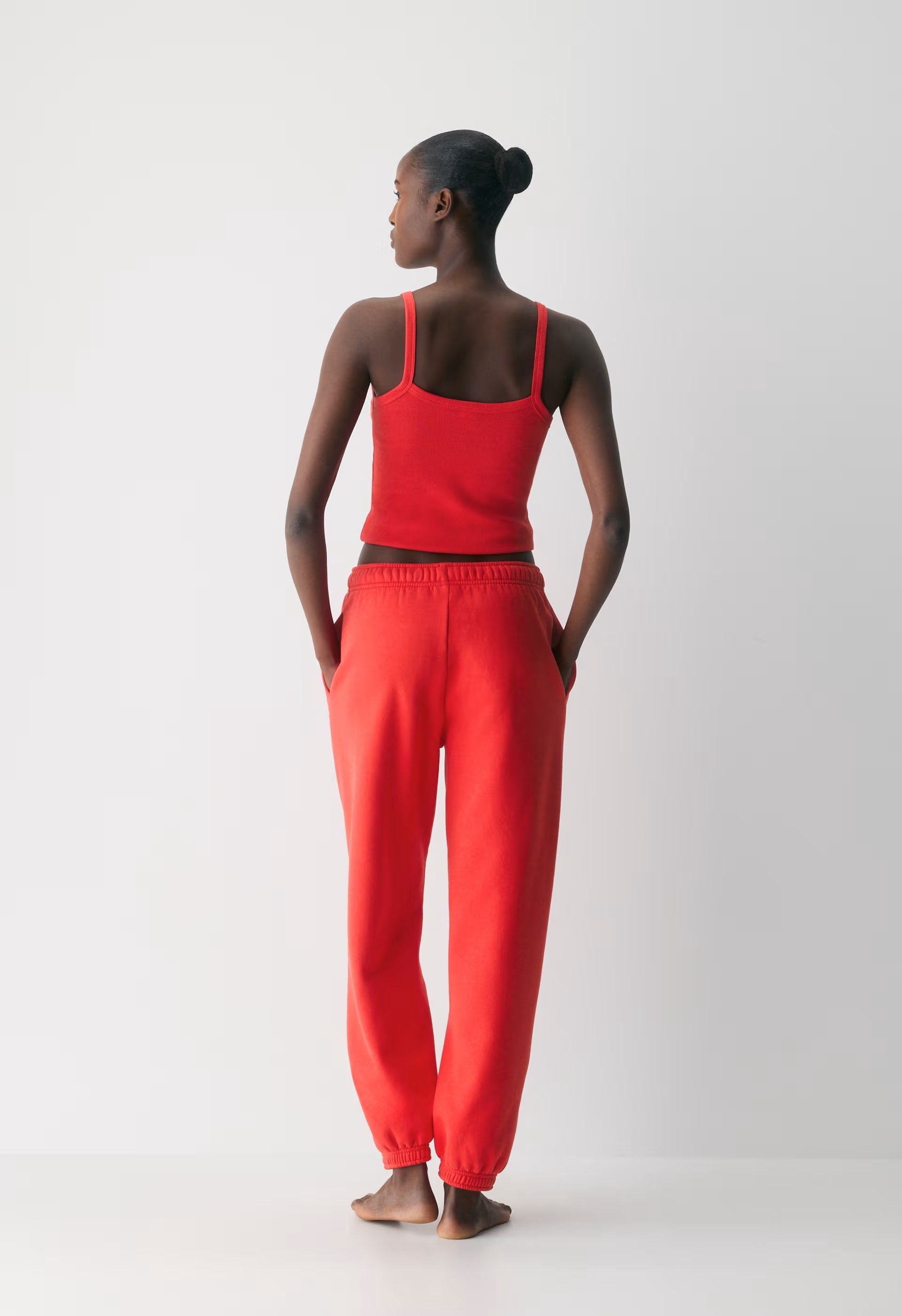Cozy Sweatfleece Mega Jogger - CHERRYBOMB RED