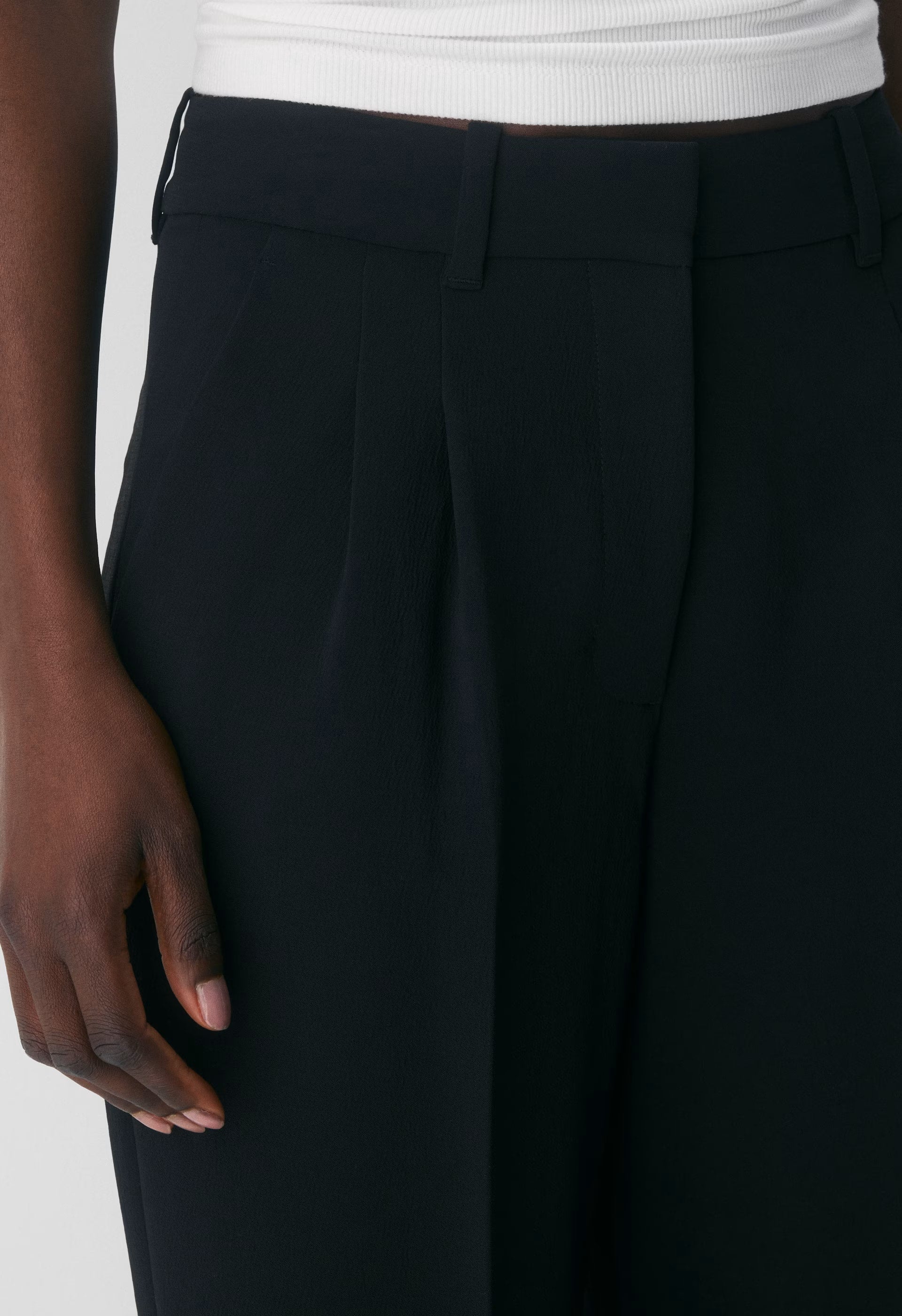 The Effortless Pant™ Curve-Fit - Crepette™ - BLACK