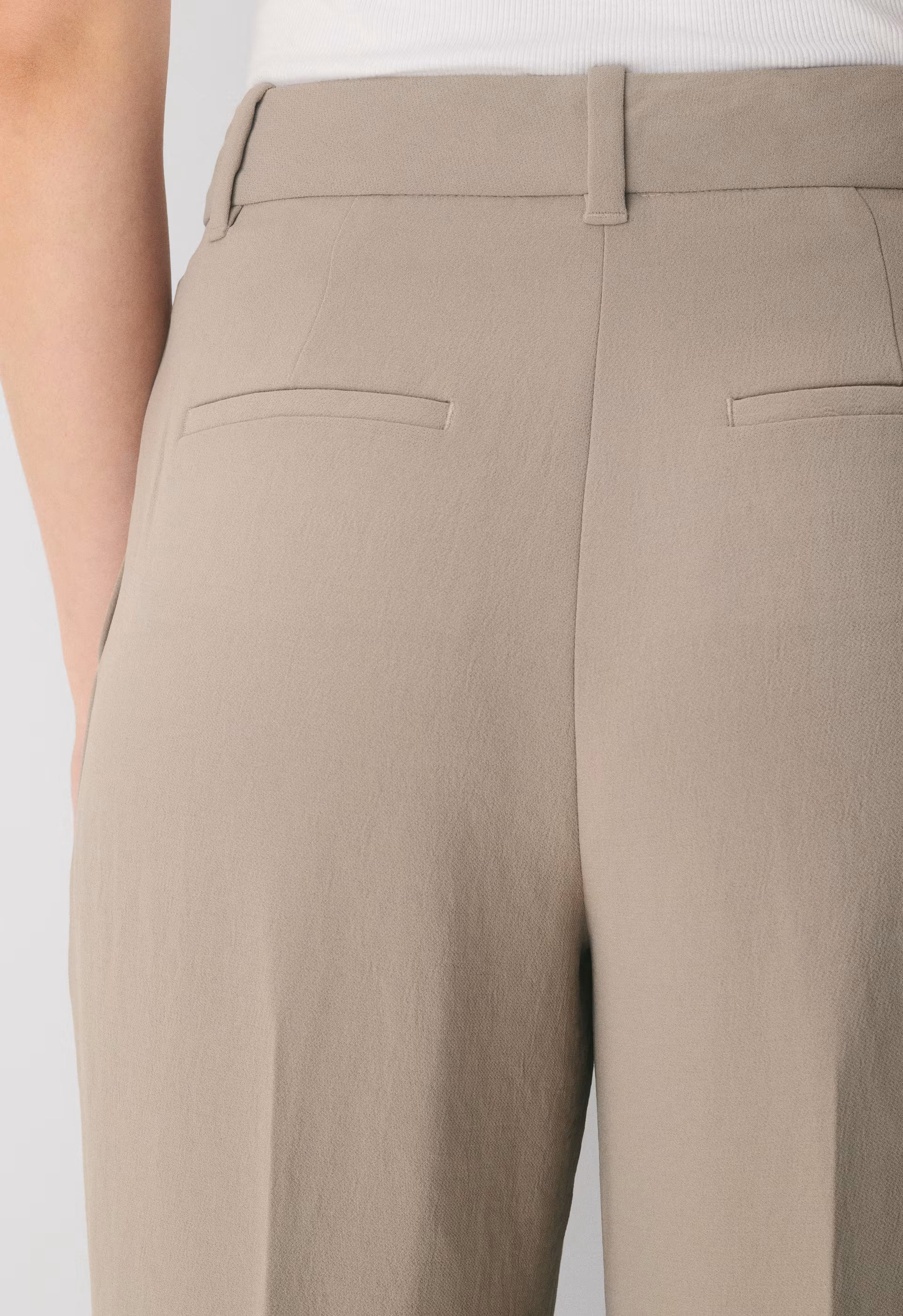 The Effortless Pant™ Curve-Fit - Crepette™ - BLACK