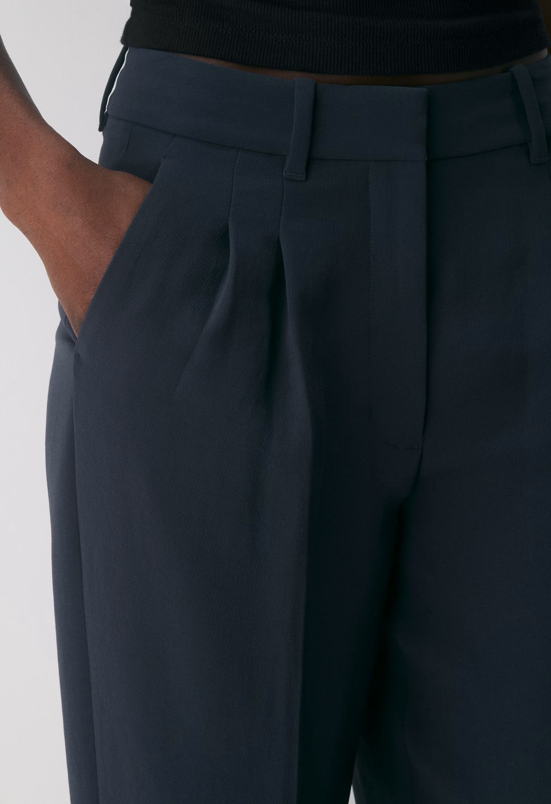 The Effortless Pant™ Curve-Fit - Crepette™ - DARK NIGHT NAVY