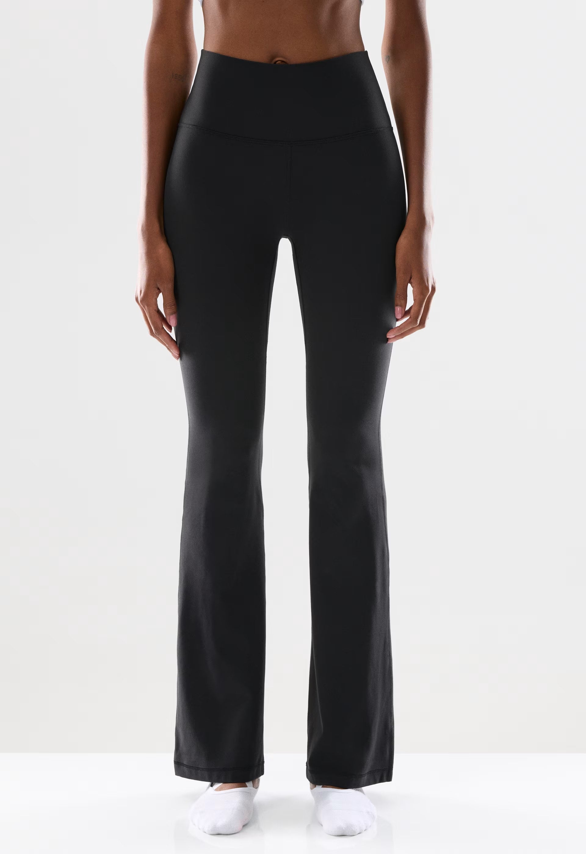 BUTTER Cheeky Hi-Rise Flare 32 Legging - BLACK