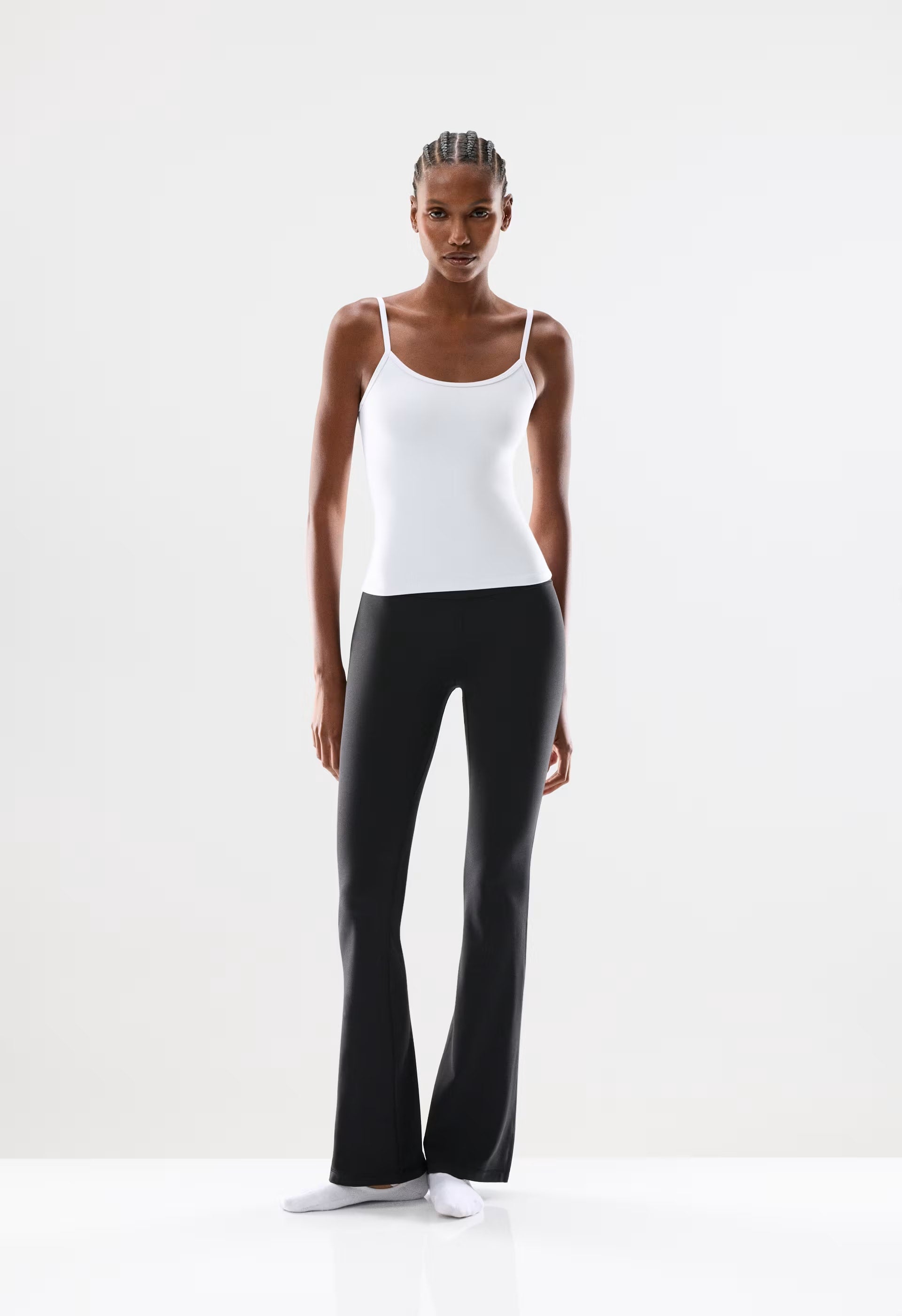 BUTTER Cheeky Hi-Rise Flare 32 Legging - BLACK