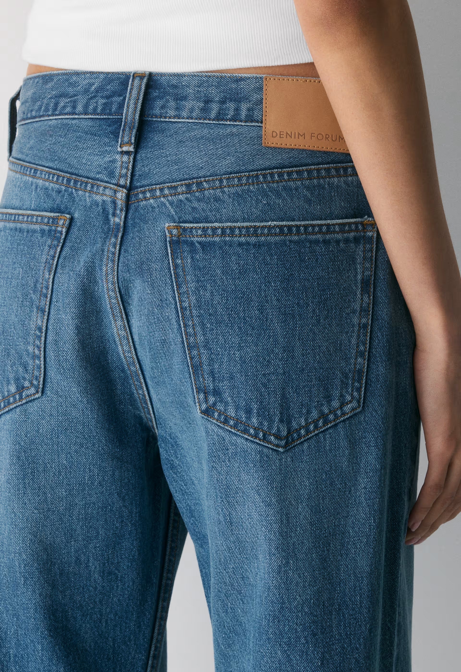 Denim Forum The '90s Vintage Lo-Rise Straight Jean - 5 YRS KISS N TELL BLEU