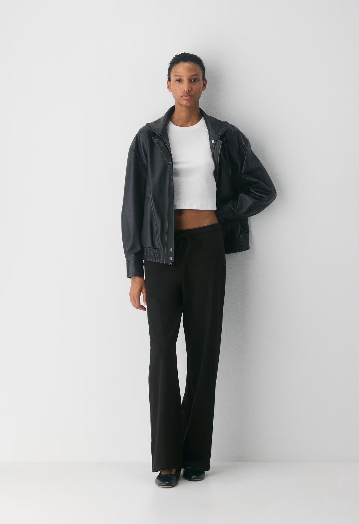 HomeStretch™ Smooth Kickback Pant - BLACK