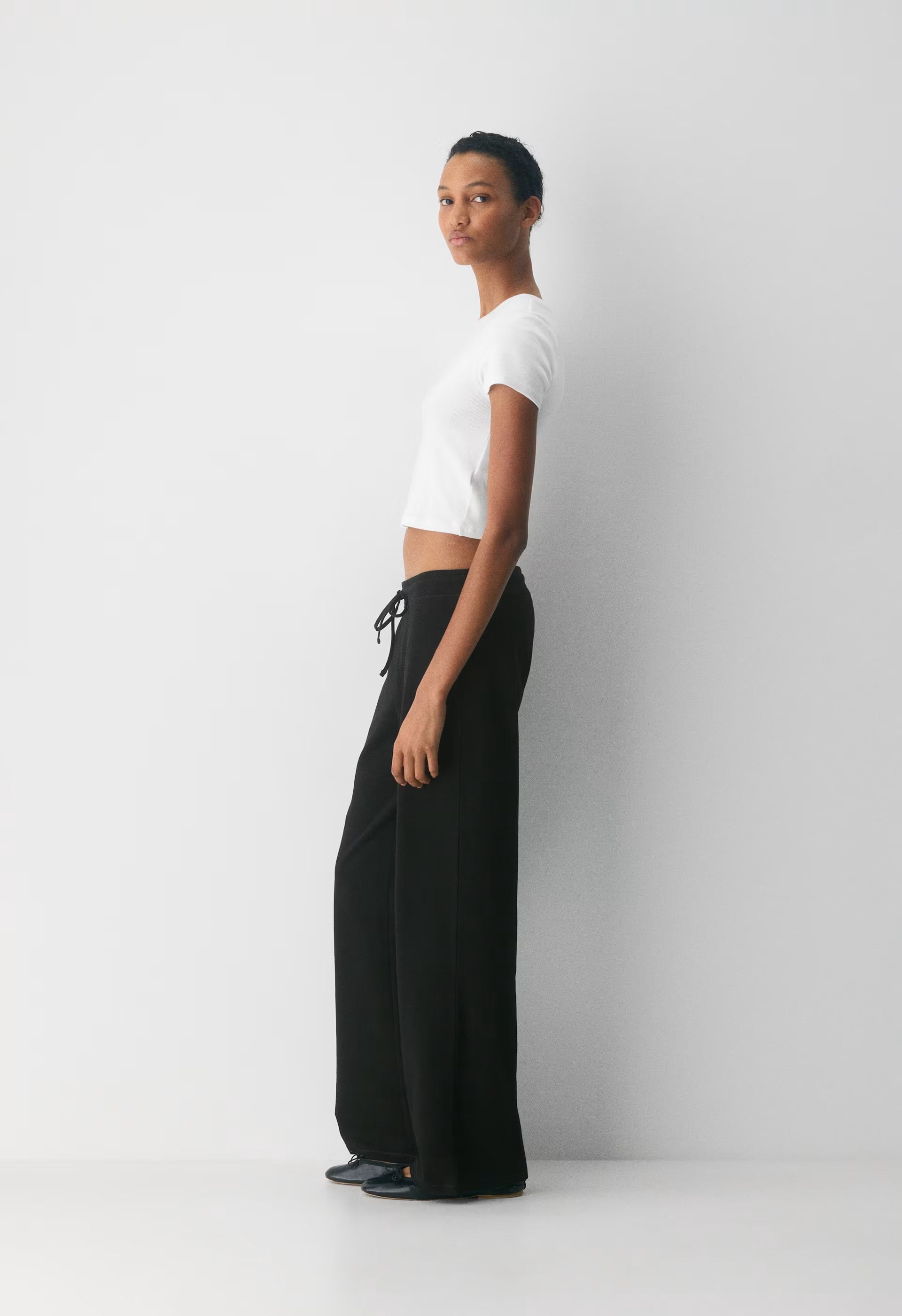 HomeStretch™ Smooth Kickback Pant - BLACK